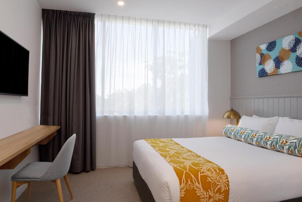 Double Queen Size Bed