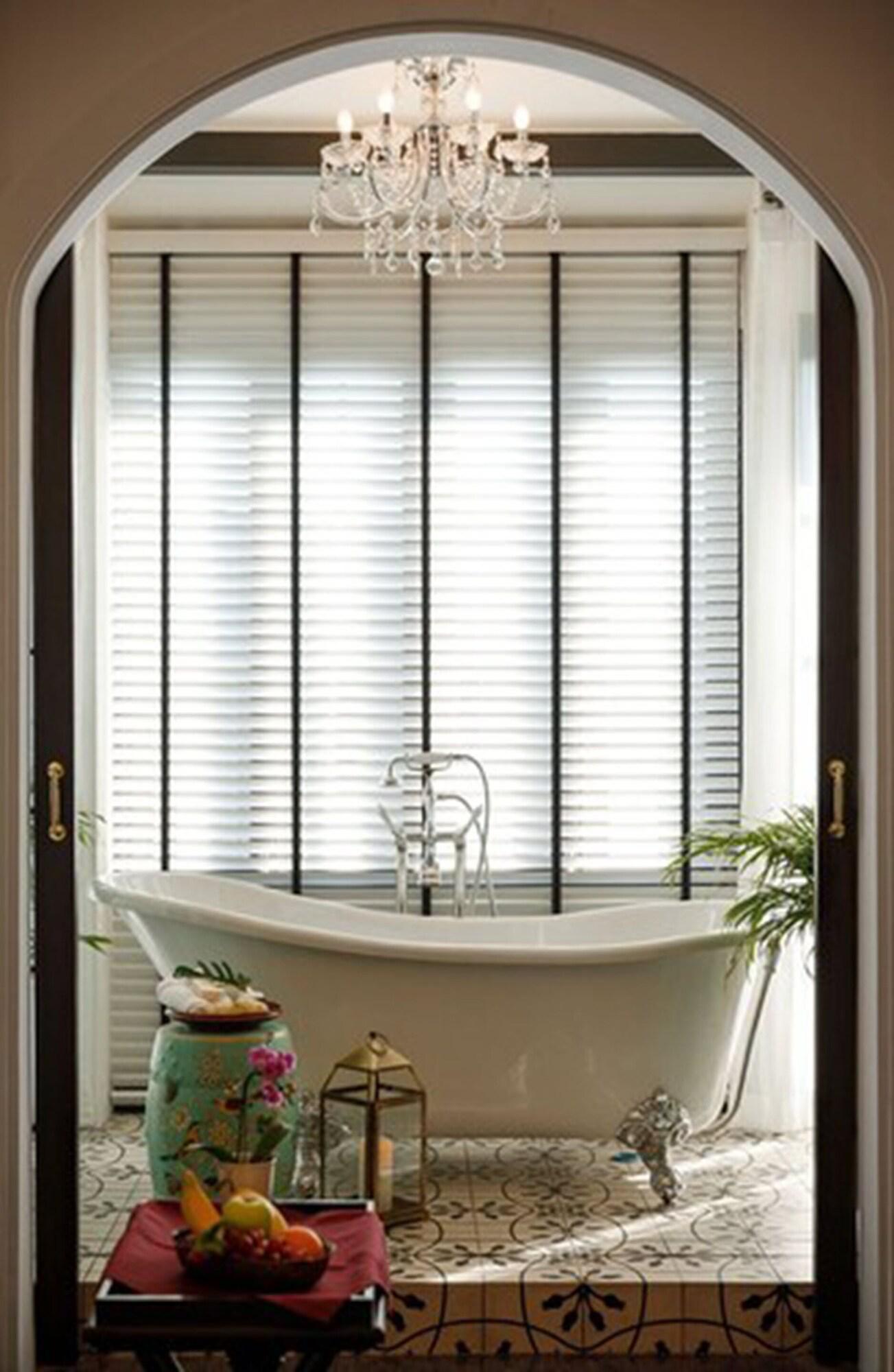 Suite Deluxe King Bed