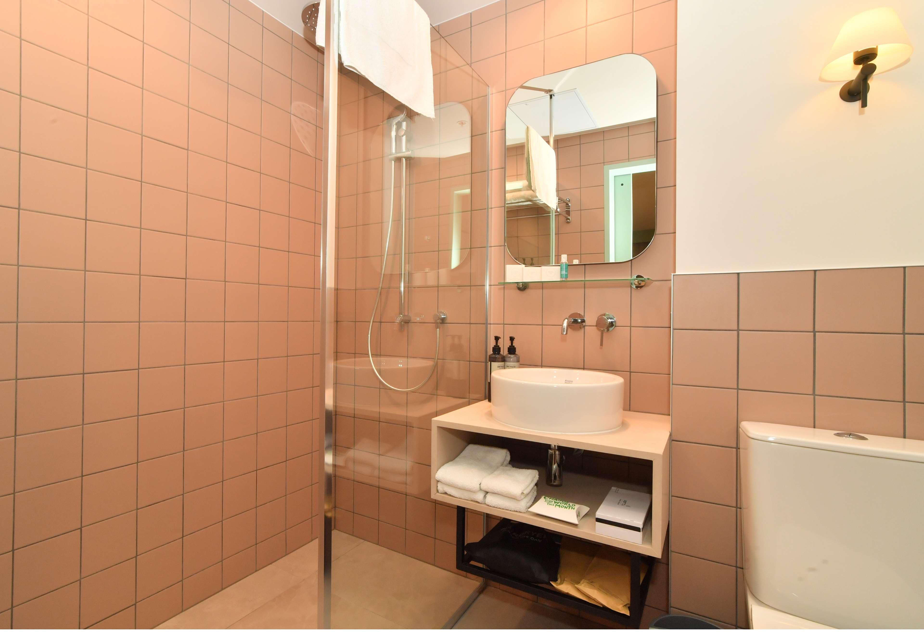 Double Accessible King Size Bed