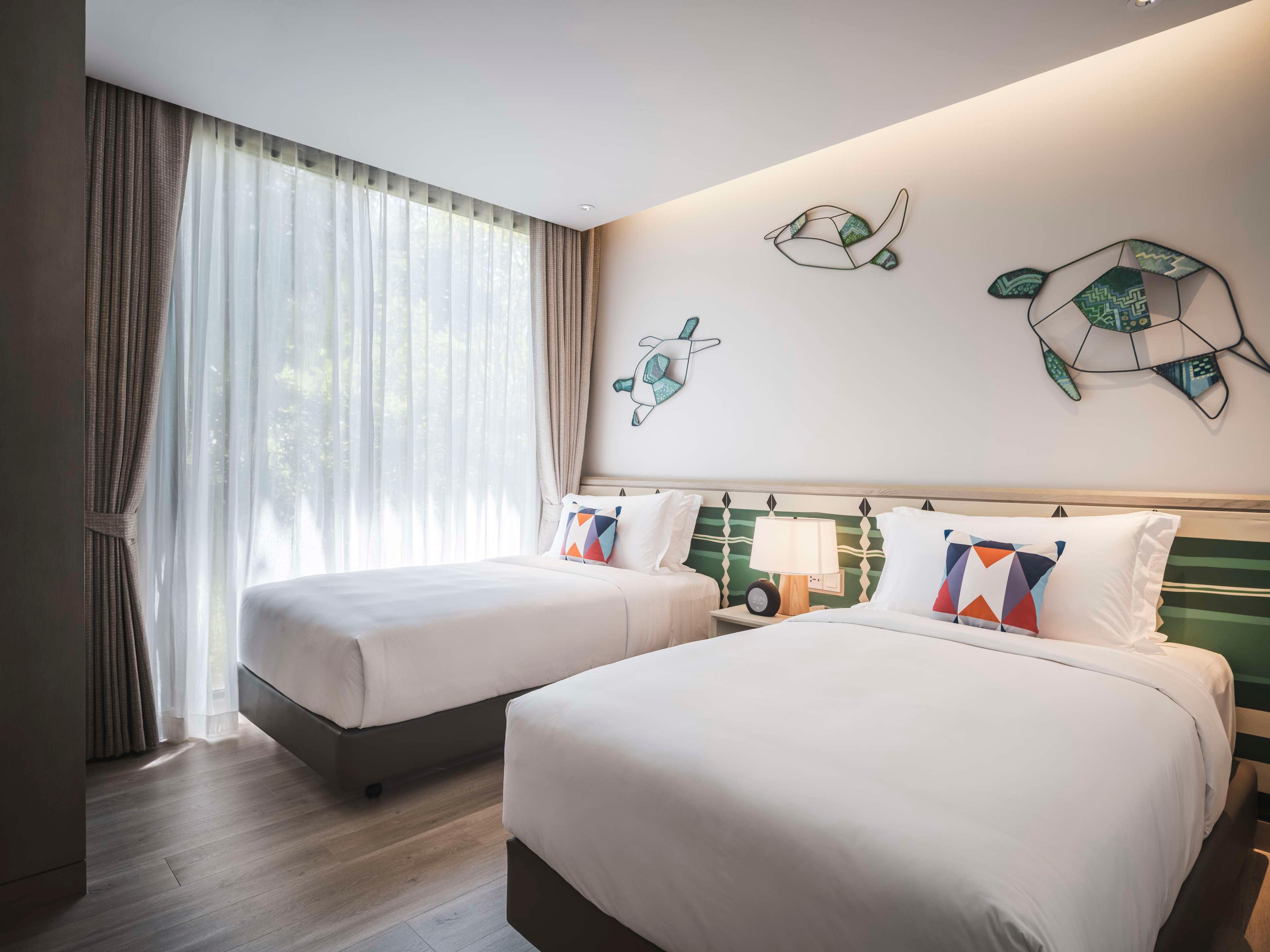 Family Room Pool View Two Bedrooms