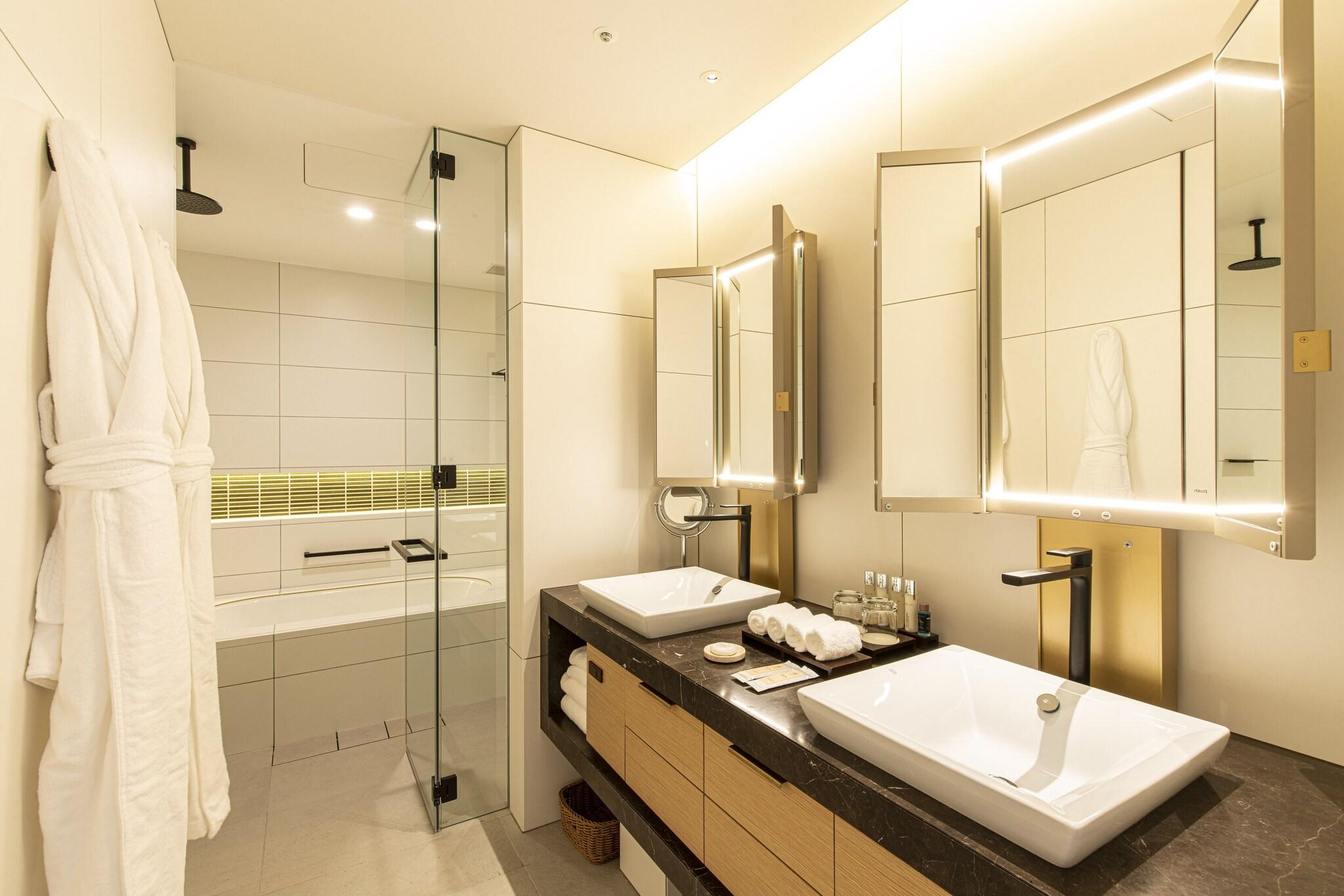 Twin Deluxe with Views