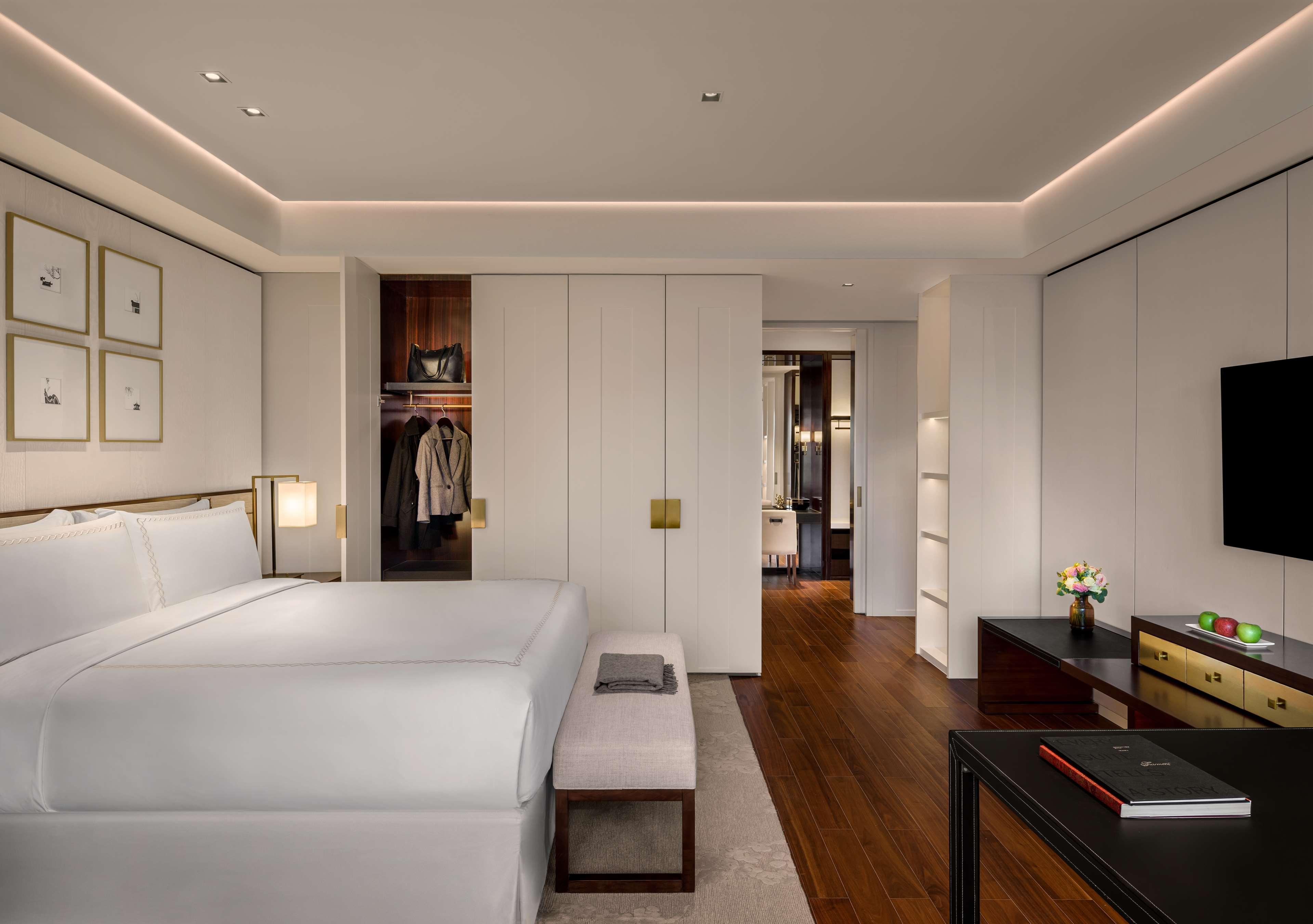 Double Deluxe King Bed