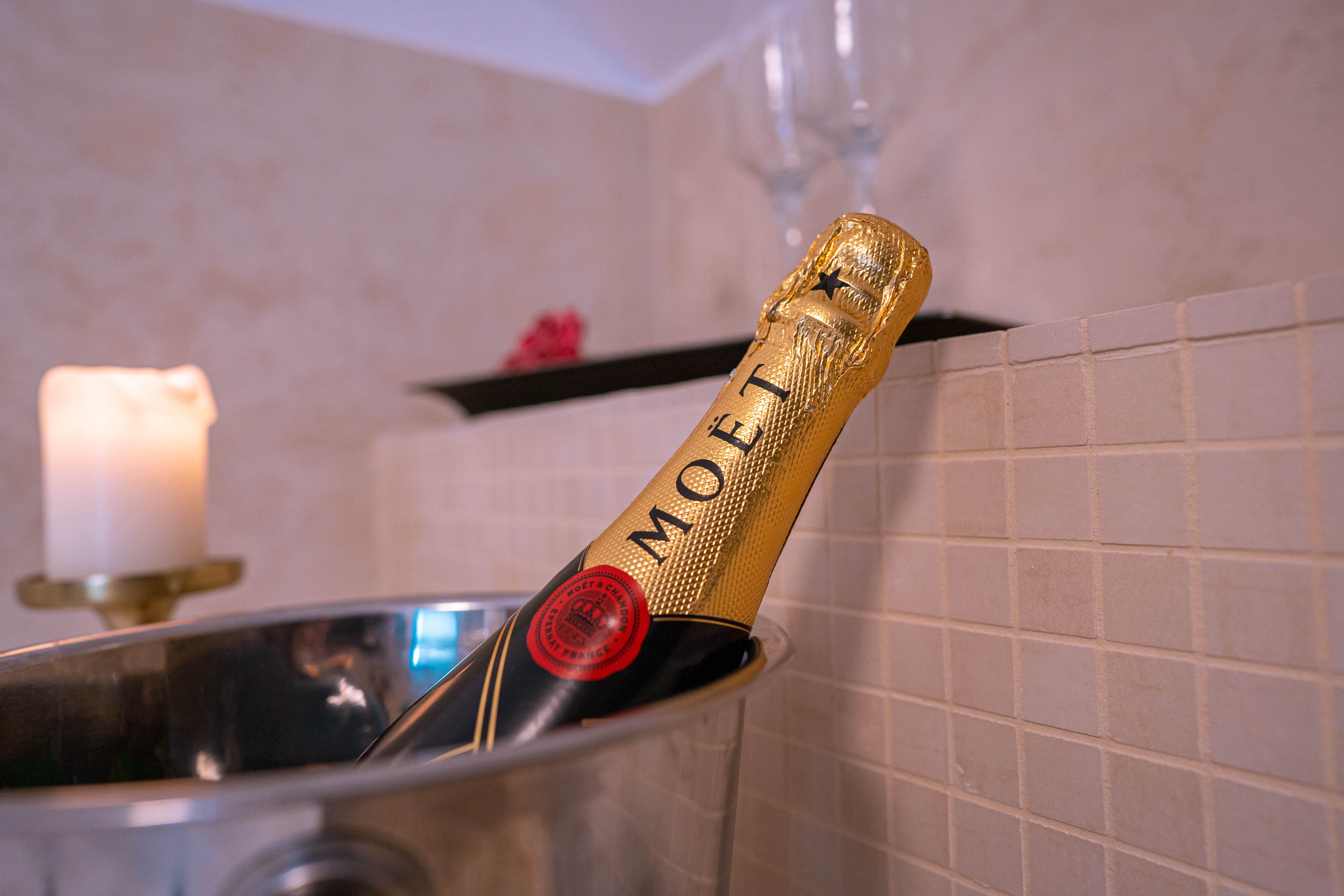 Double Deluxe One Bed