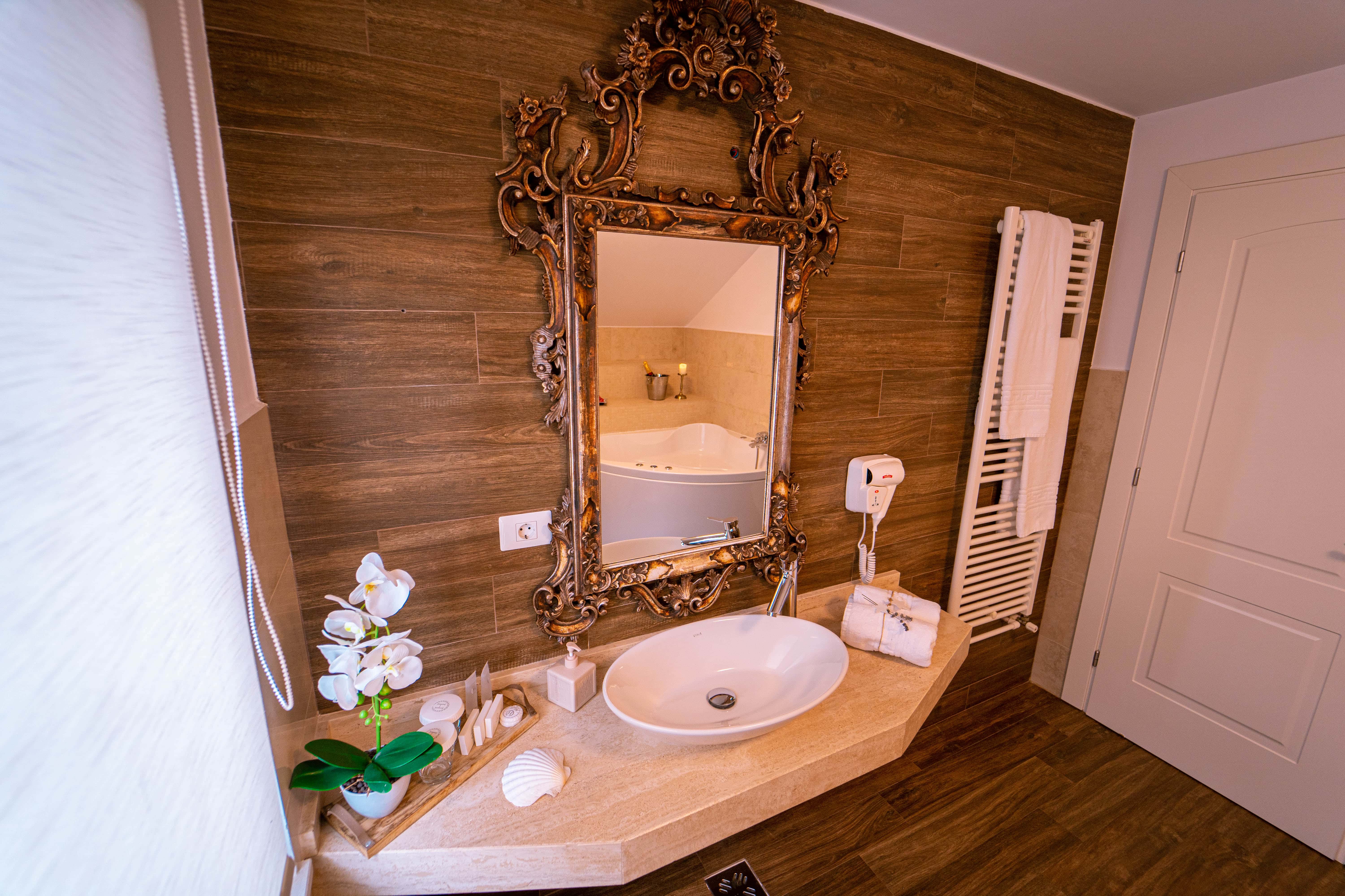 Double Deluxe One Bed