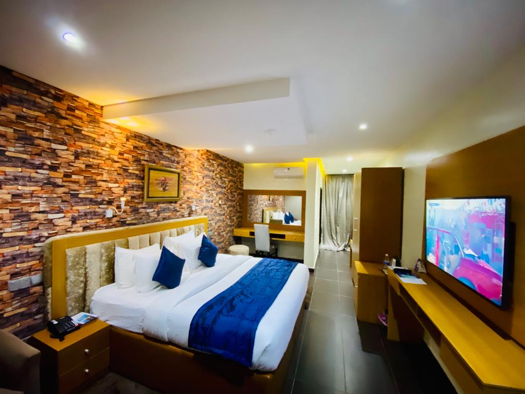 Double Deluxe King Bed