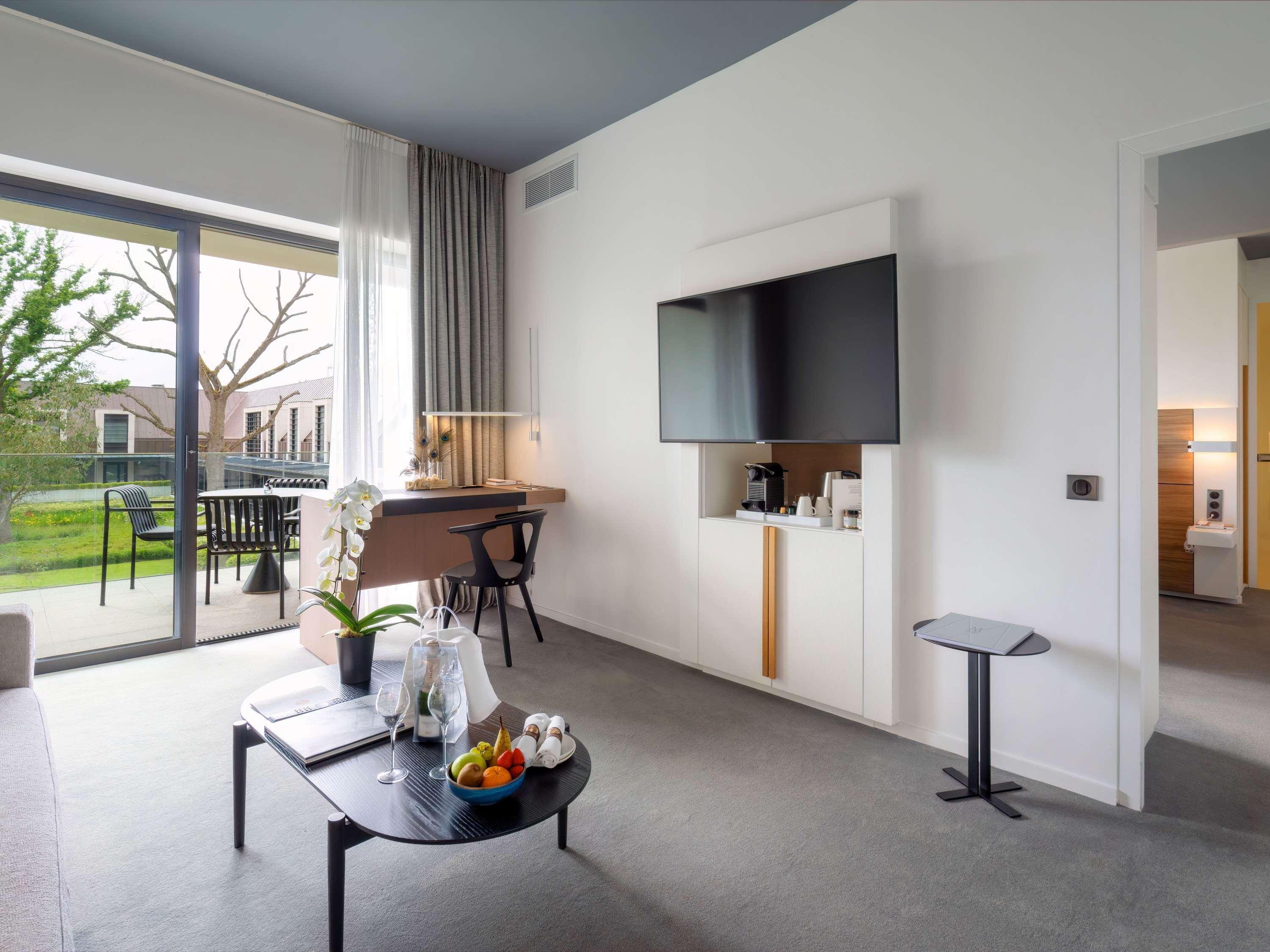 Suite Deluxe King Bed