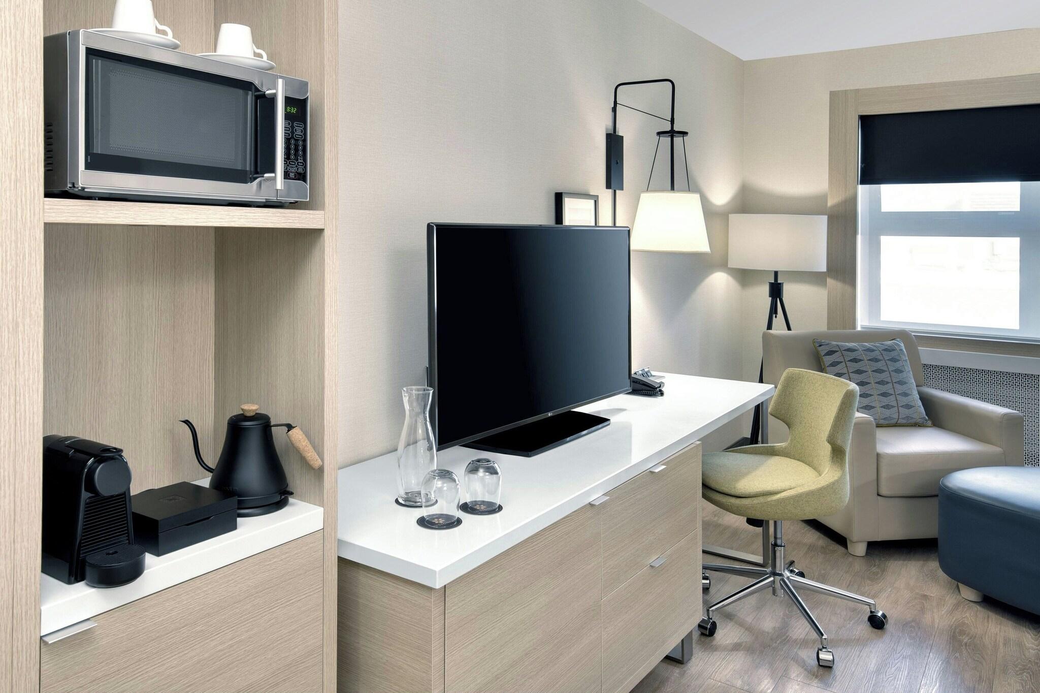 Double Deluxe King Bed