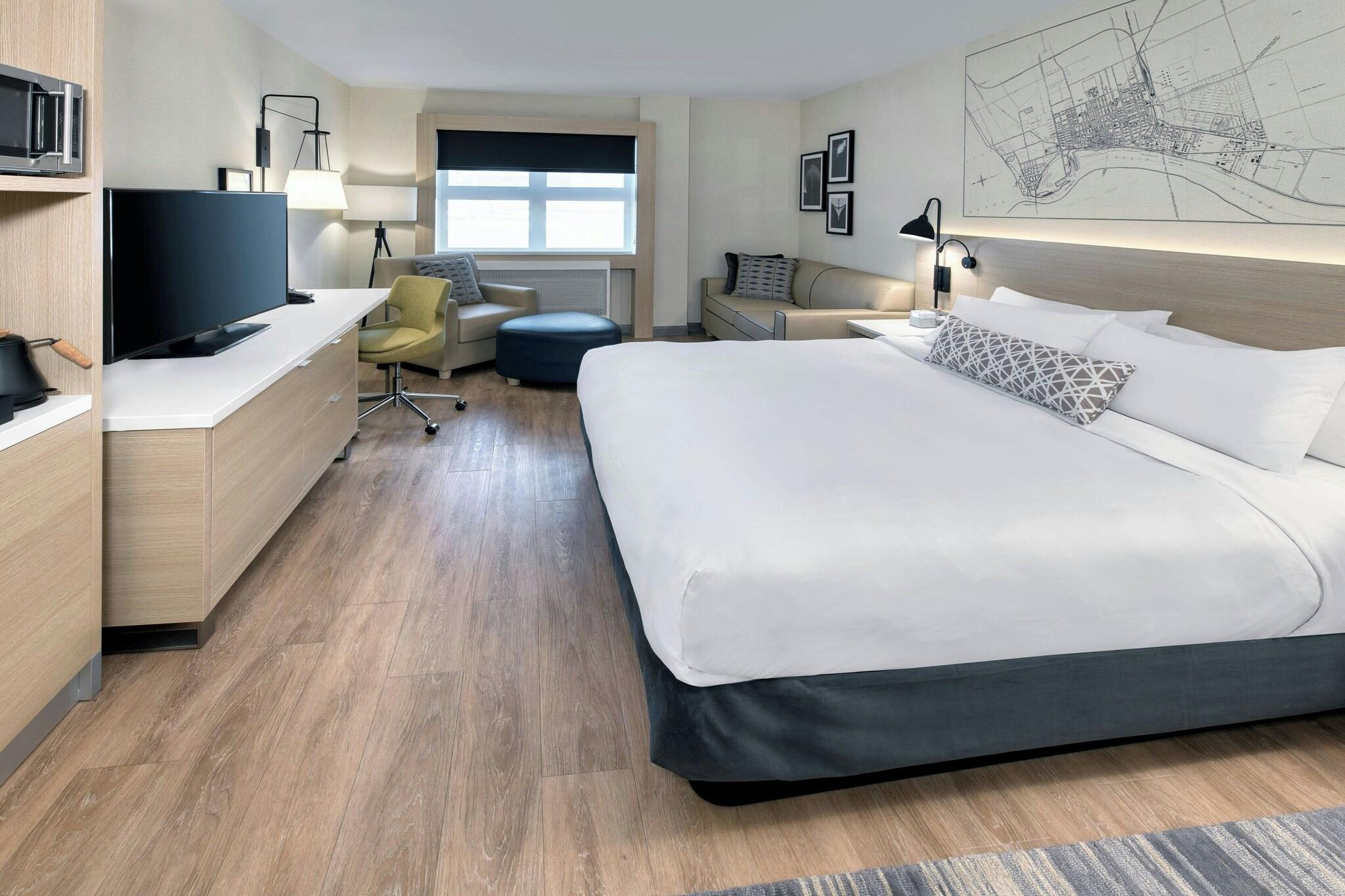 Double Deluxe King Bed