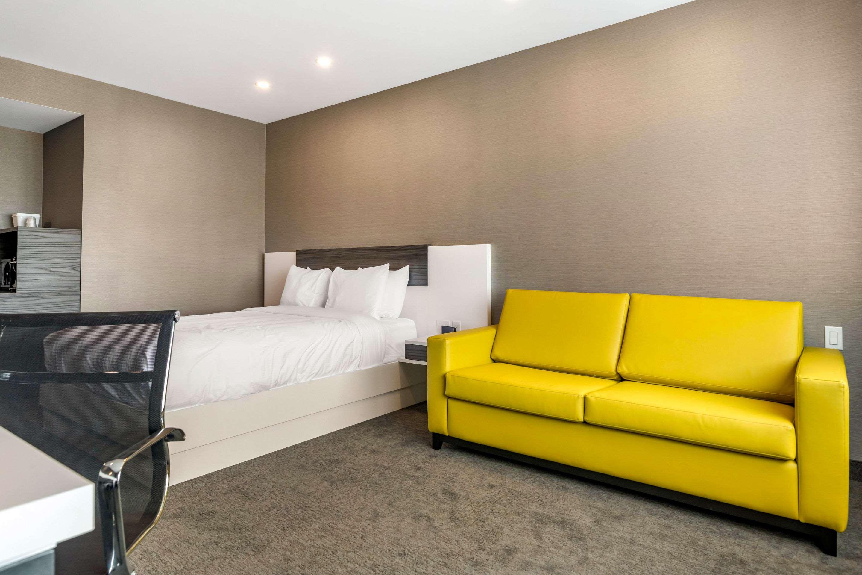 Double Queen Bed Non Smoking