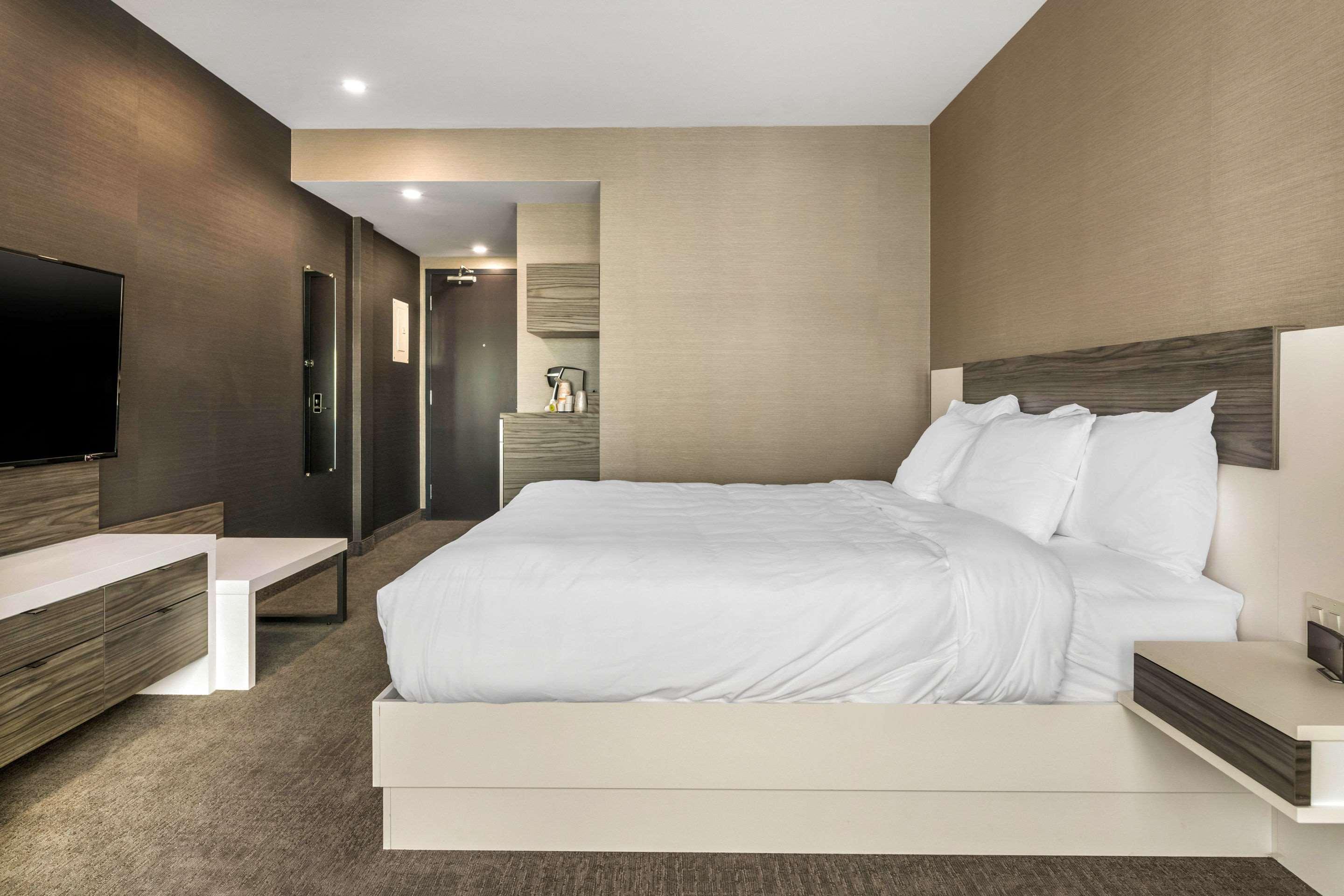 Double King Bed Non Smoking