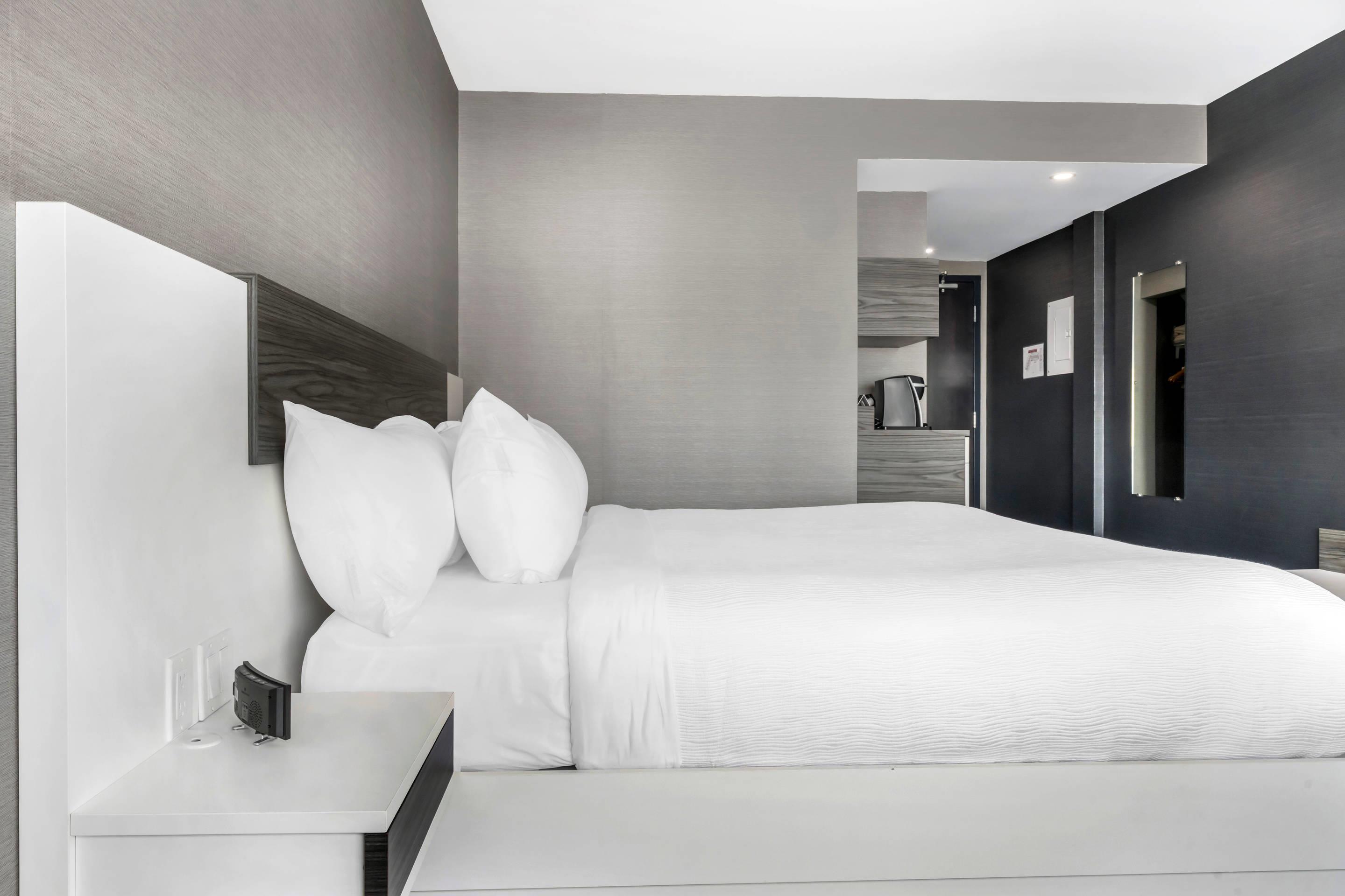 Double King Bed Non Smoking