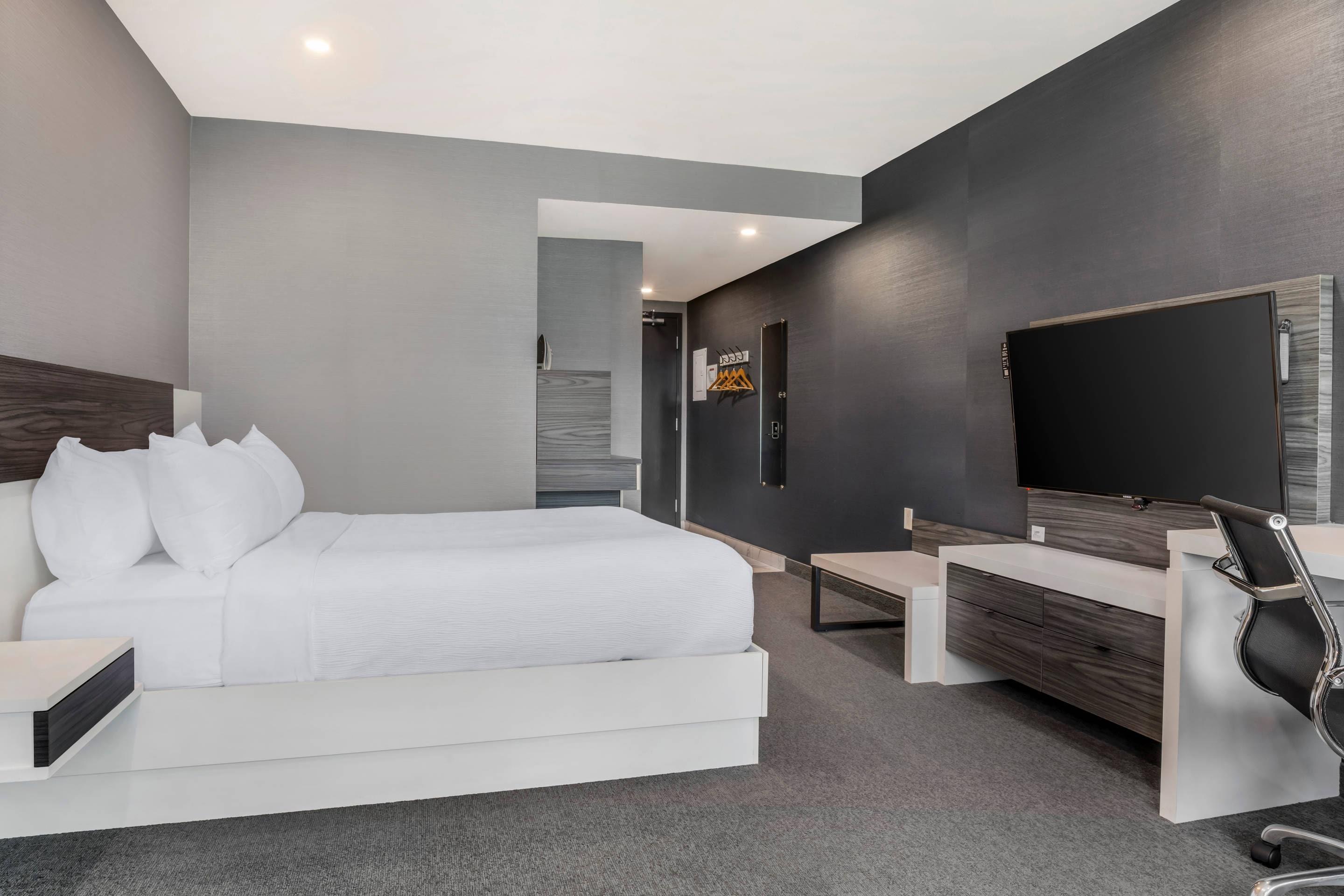 Double Queen Bed Non Smoking