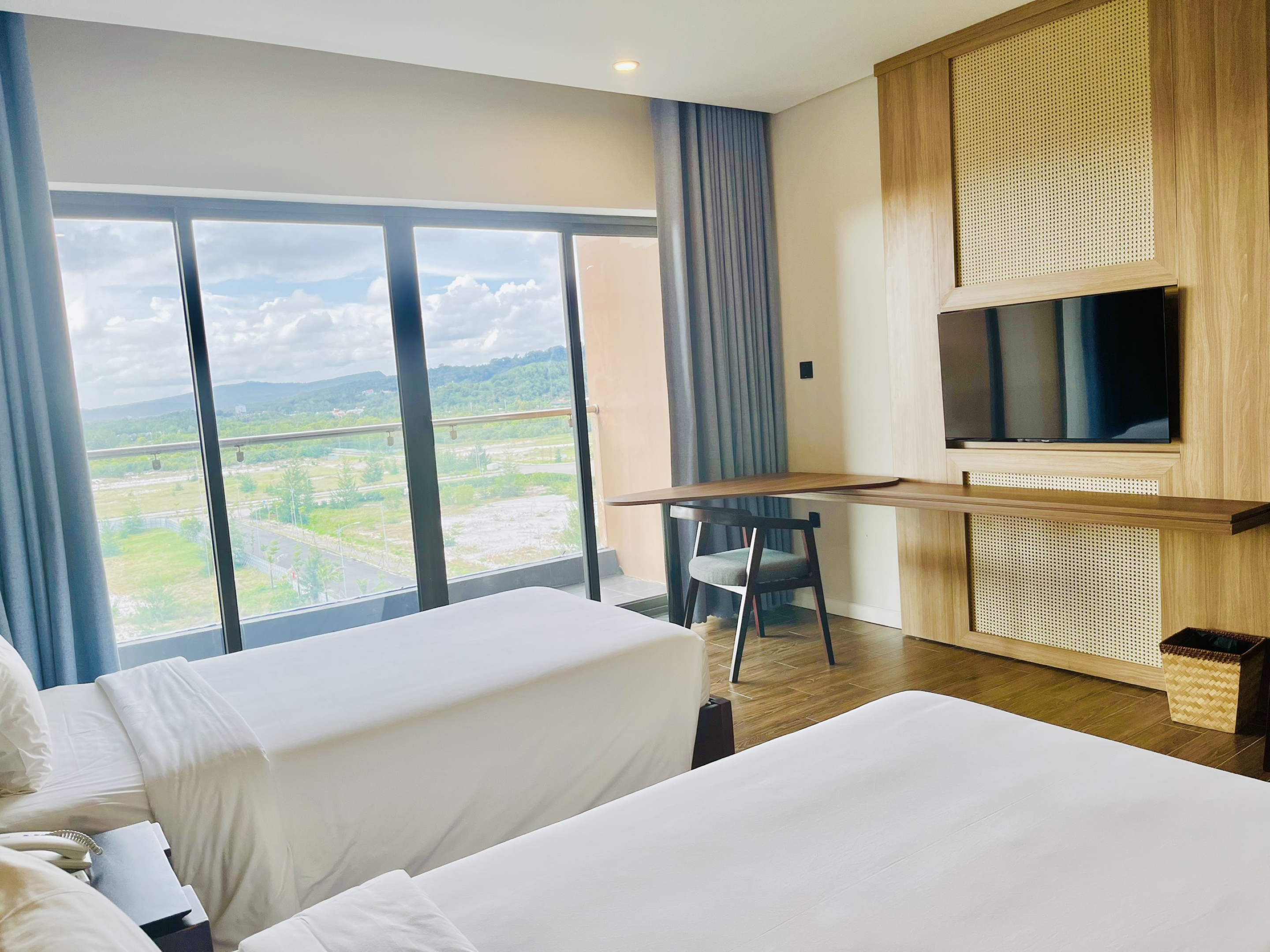 Double or Twin Deluxe Sea View