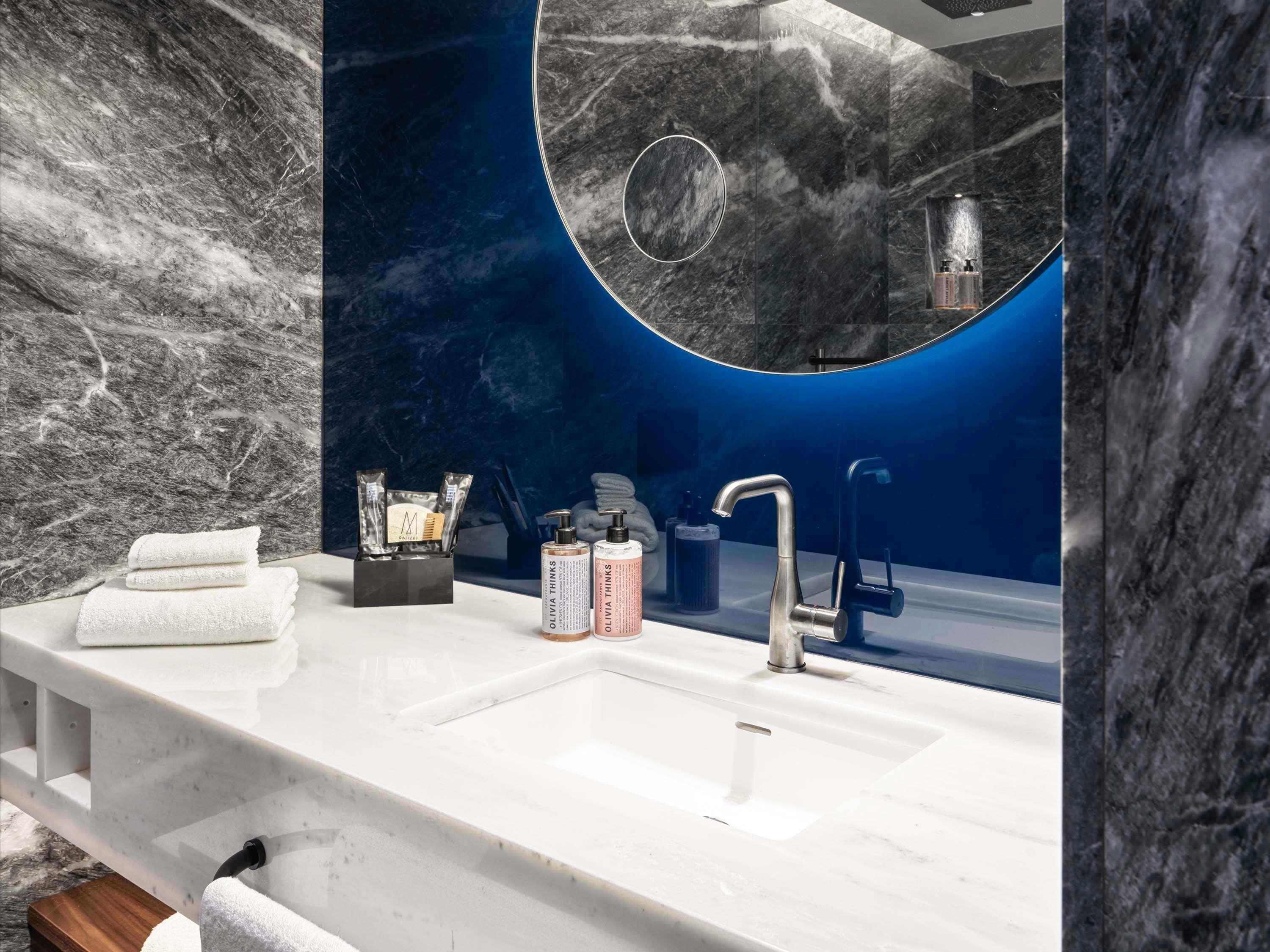 Room Deluxe King Bed