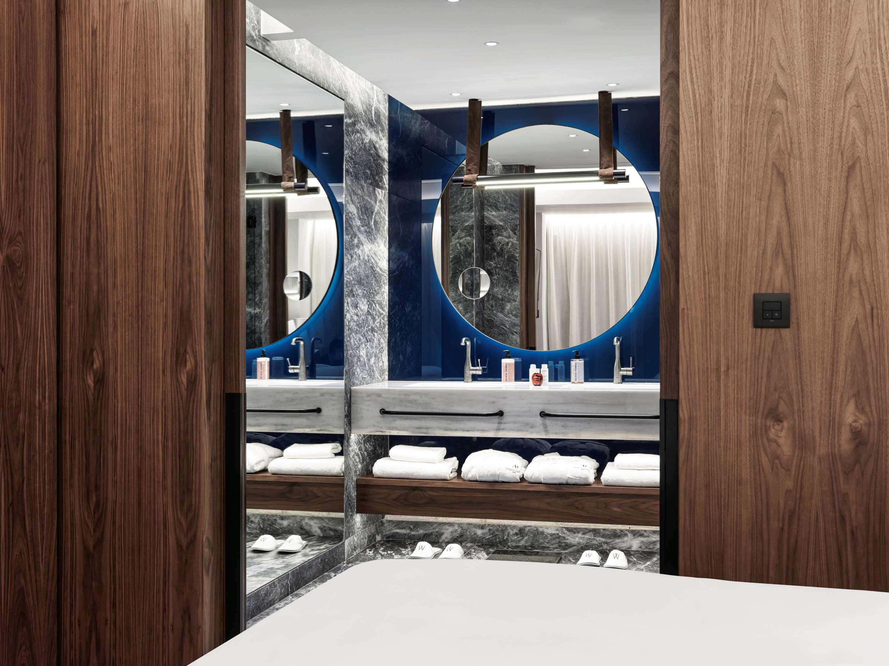 Suite Deluxe King Bed