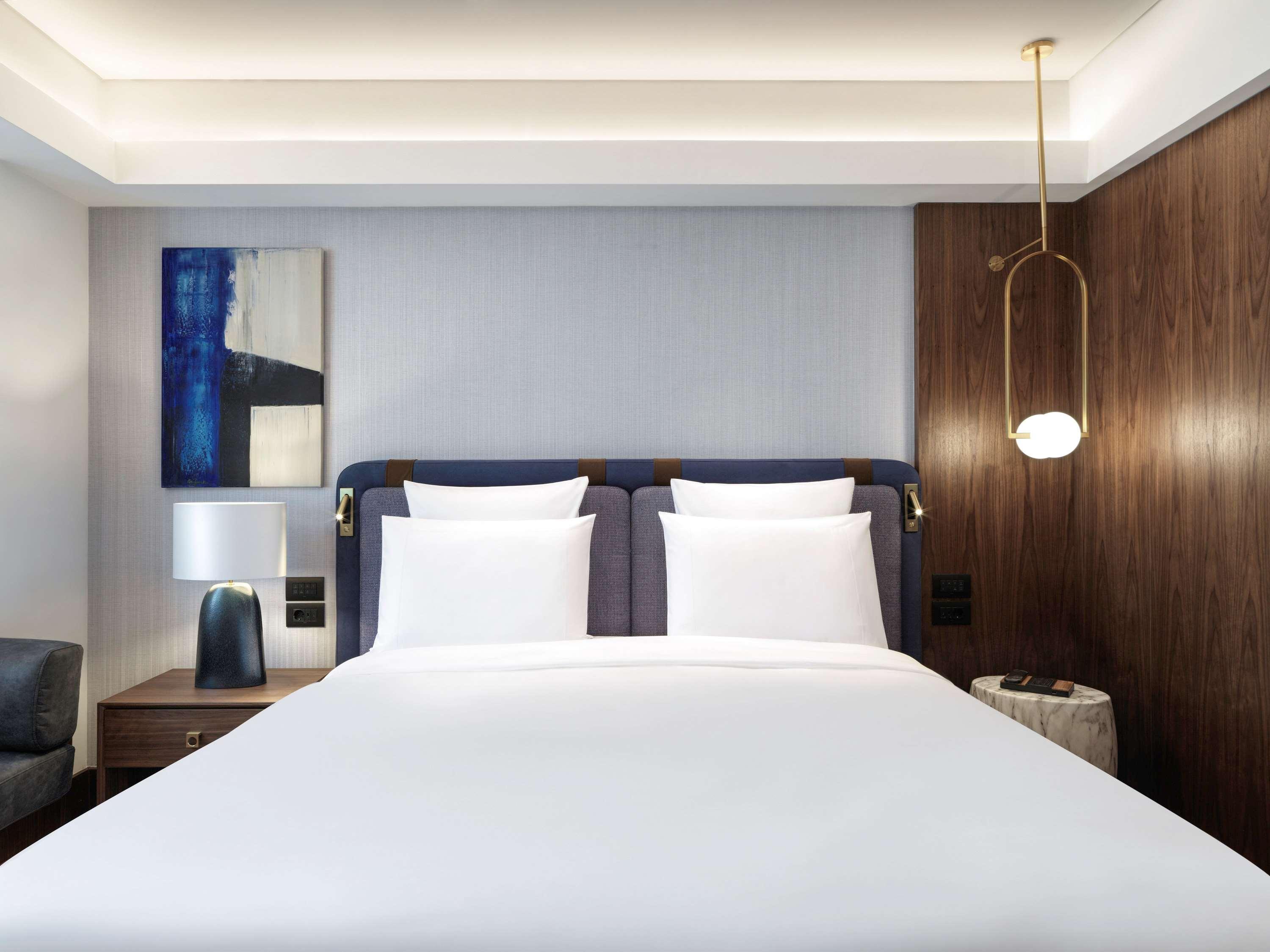 Suite Deluxe King Bed