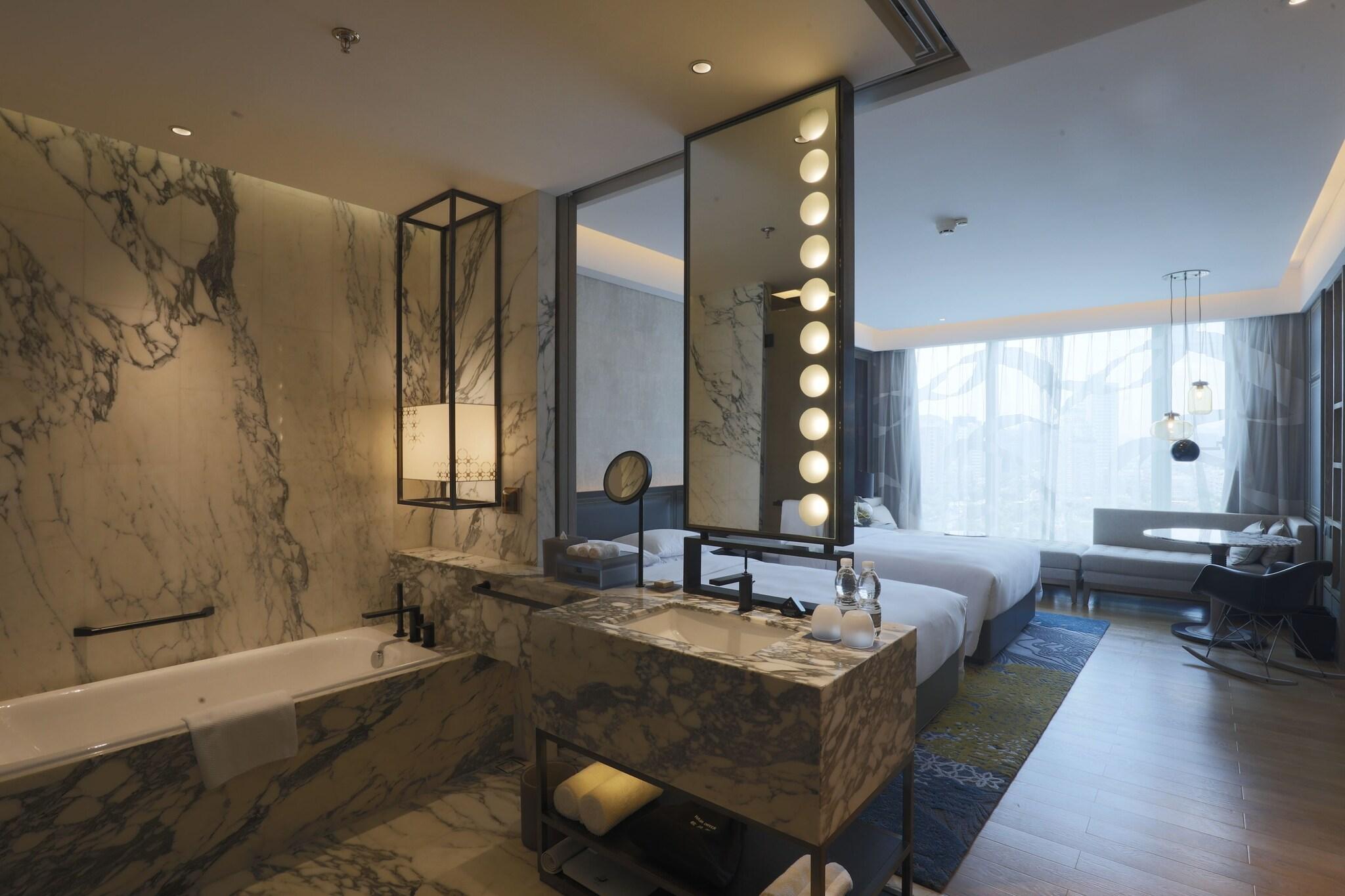 Double City View King Bed