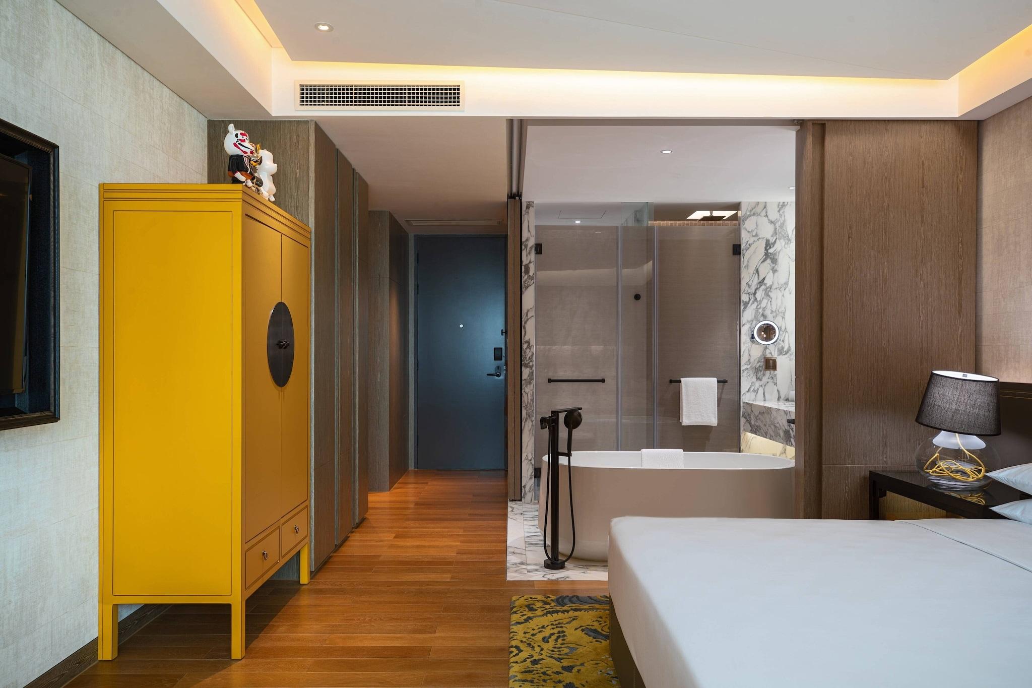 Double City View King Bed