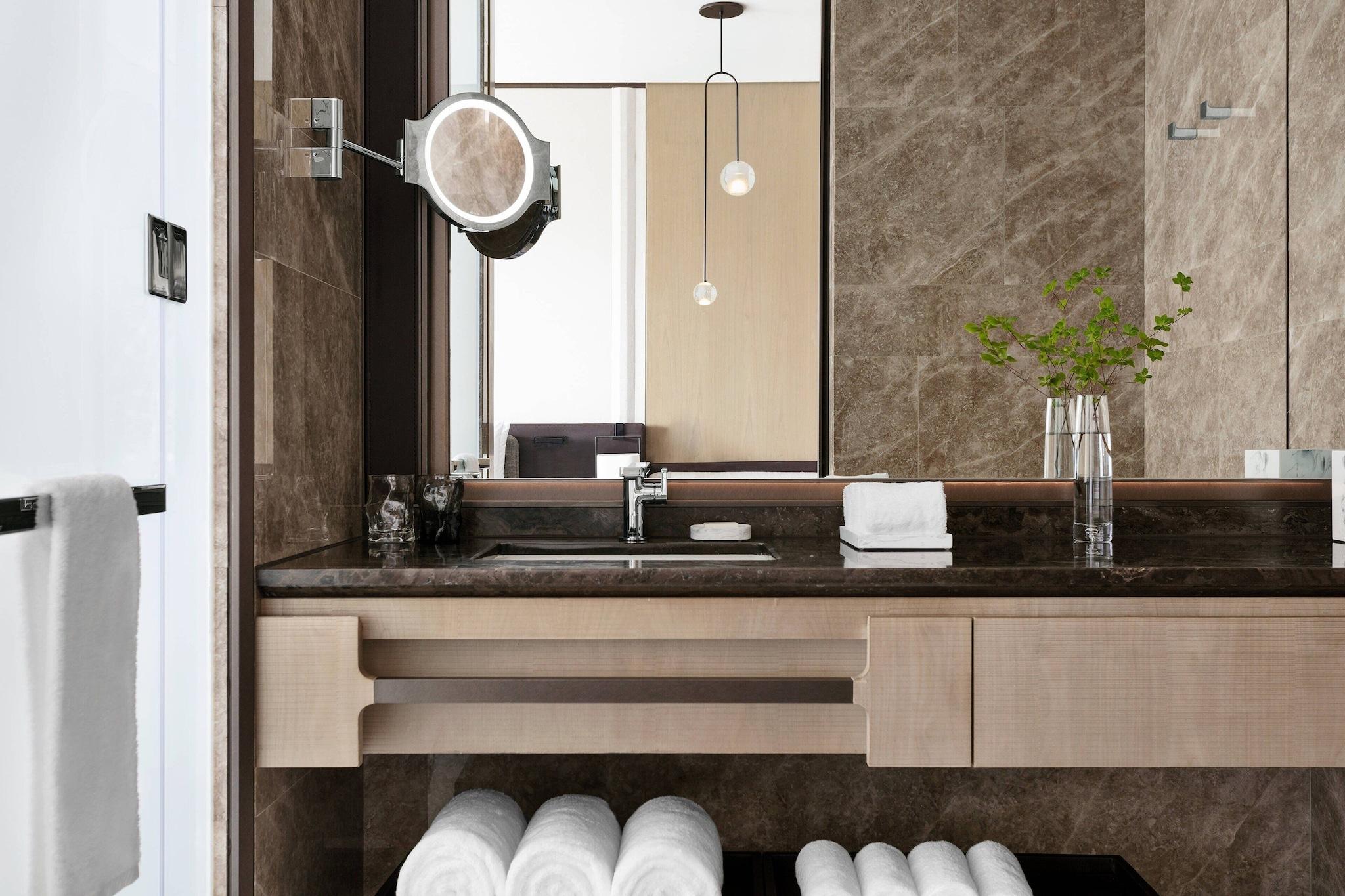 Double City View King Bed