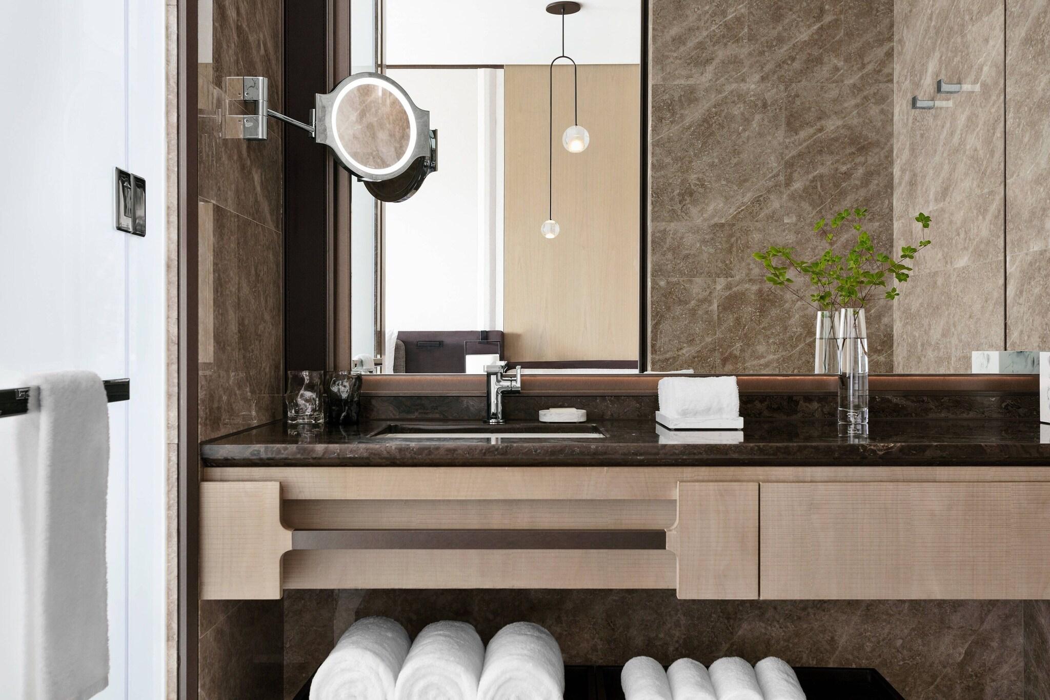 Double City View King Bed