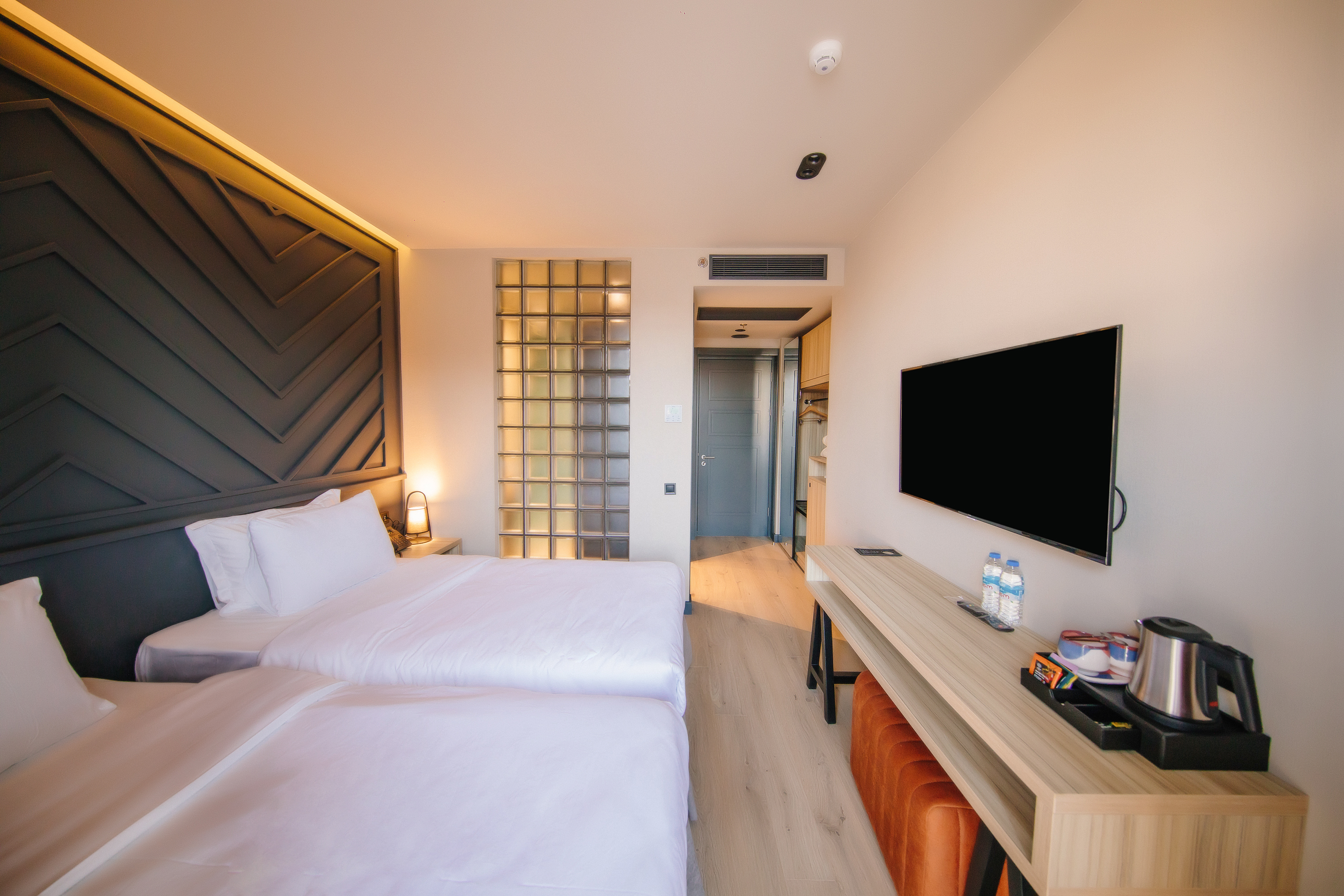 Double or Twin City View Two Beds