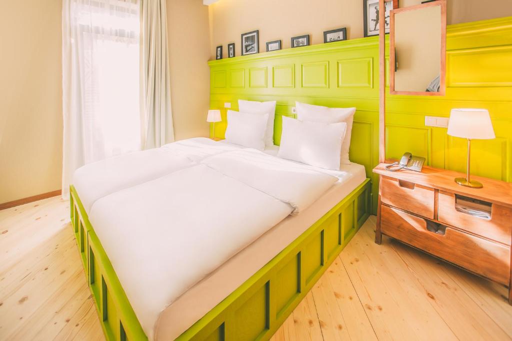 Double or Twin Standard