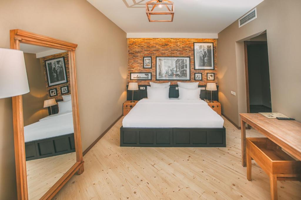 Double or Twin Deluxe