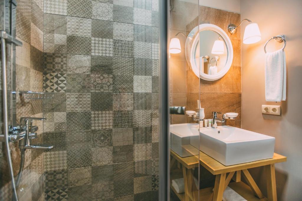 Double or Twin Standard