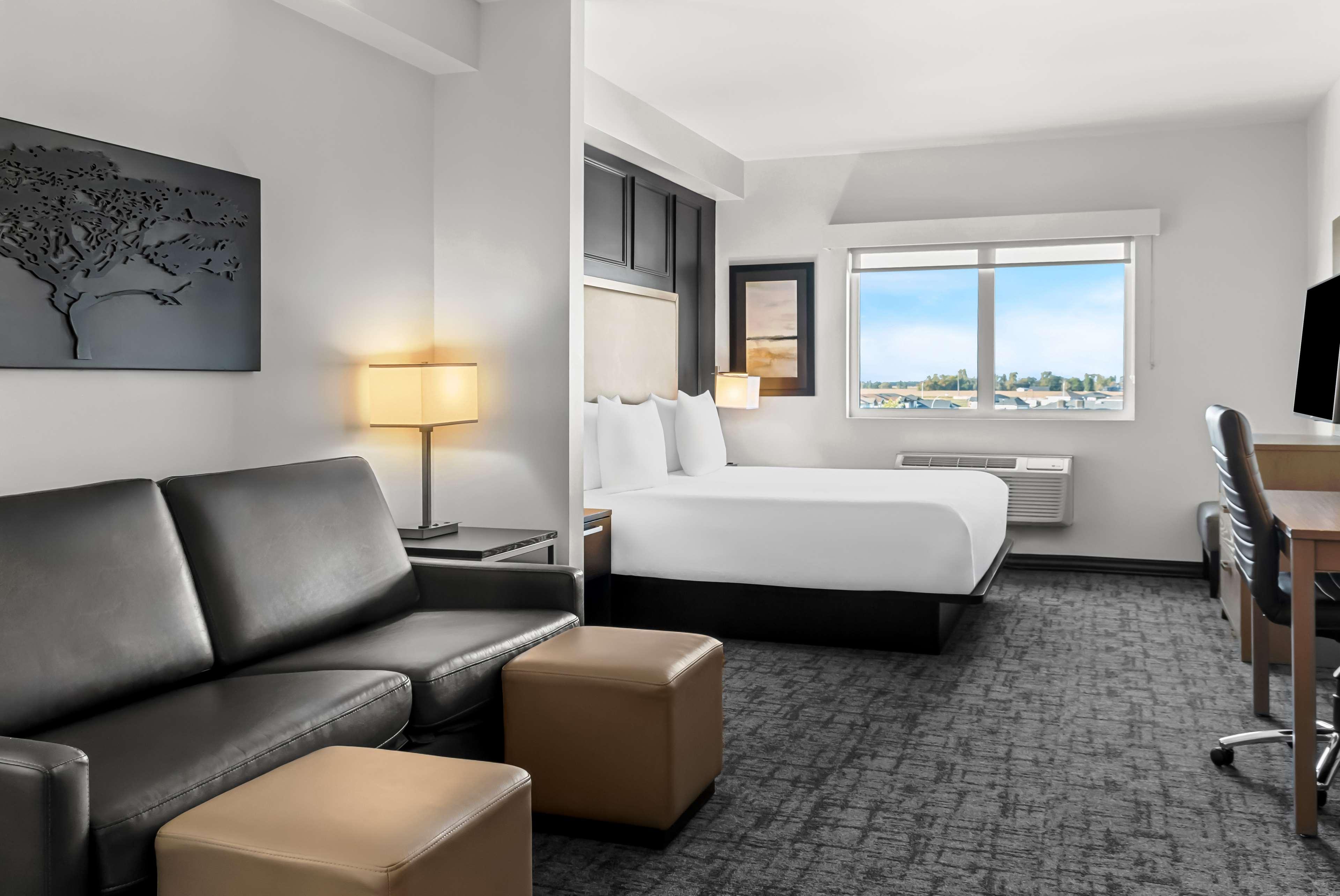 Suite with Kitchenette