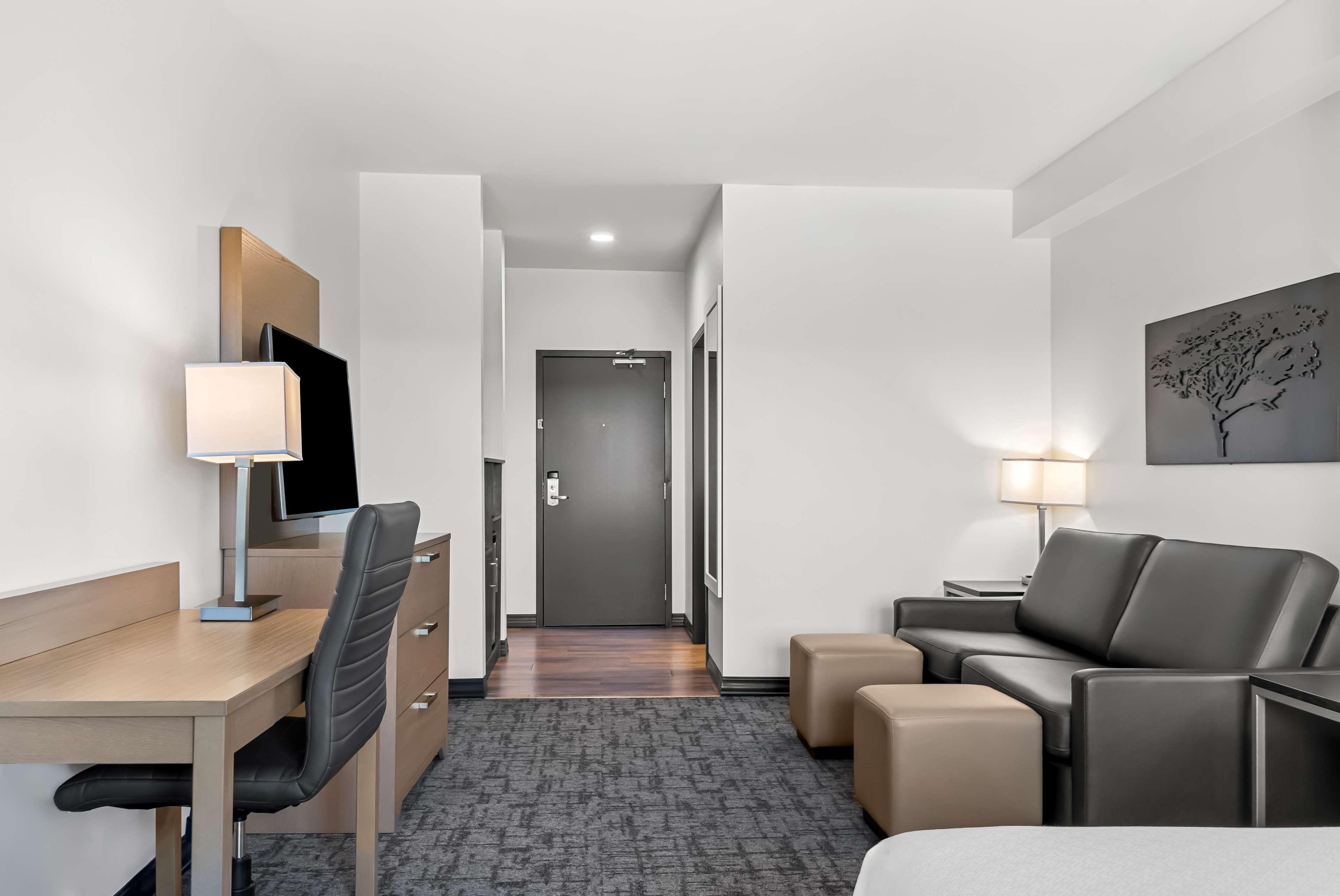 Suite with Kitchenette