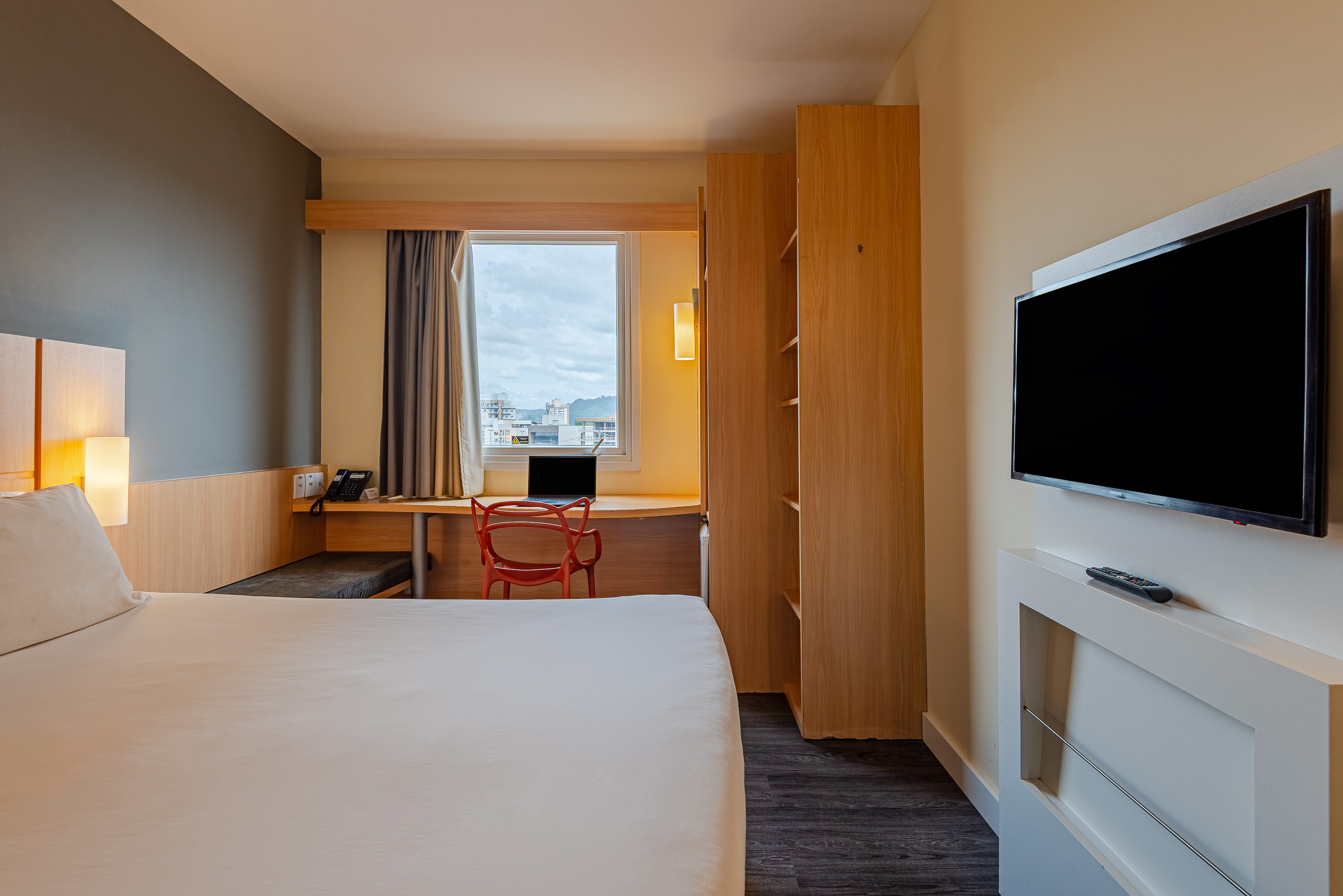 Double Queen Size Bed