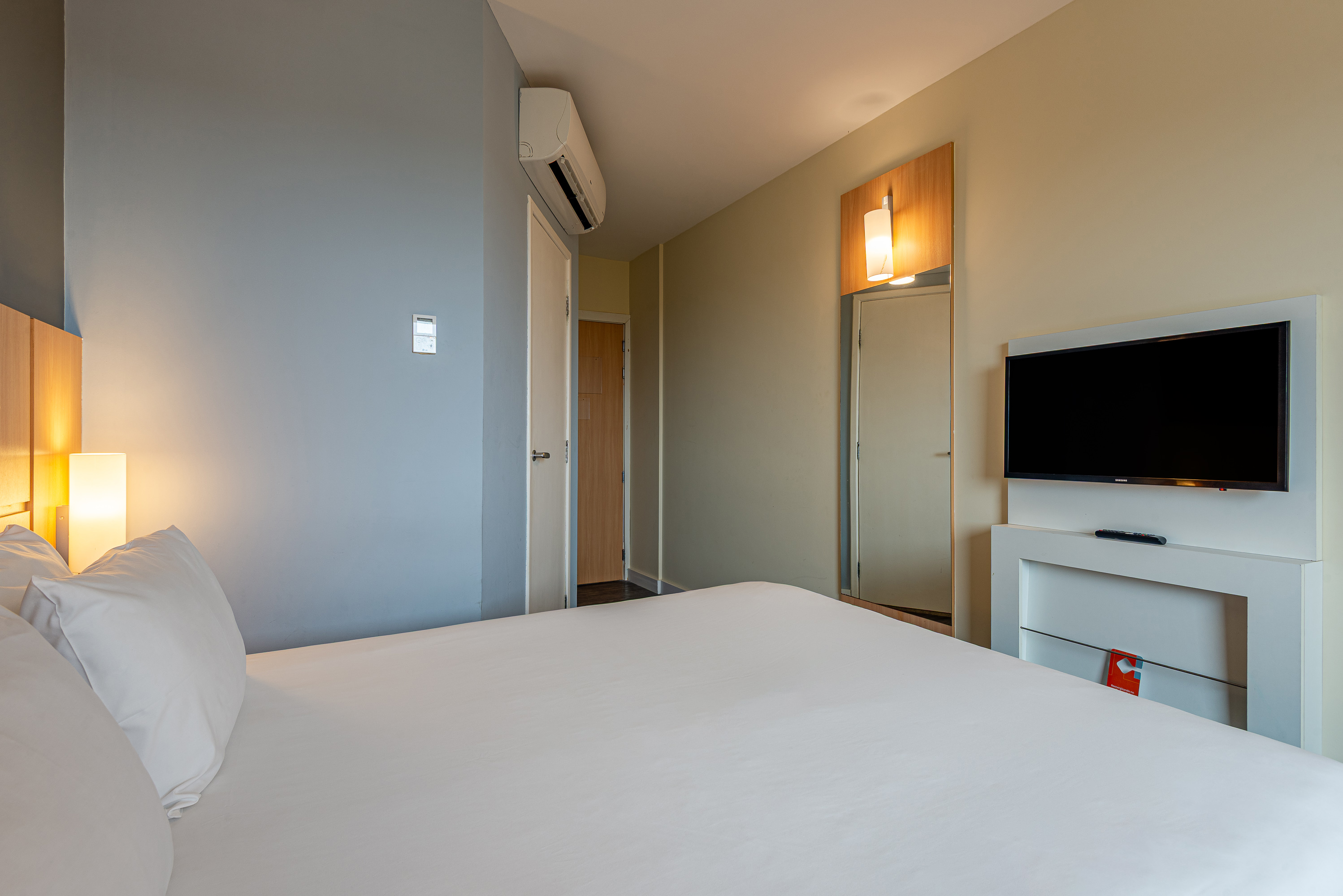 Double Queen Size Bed