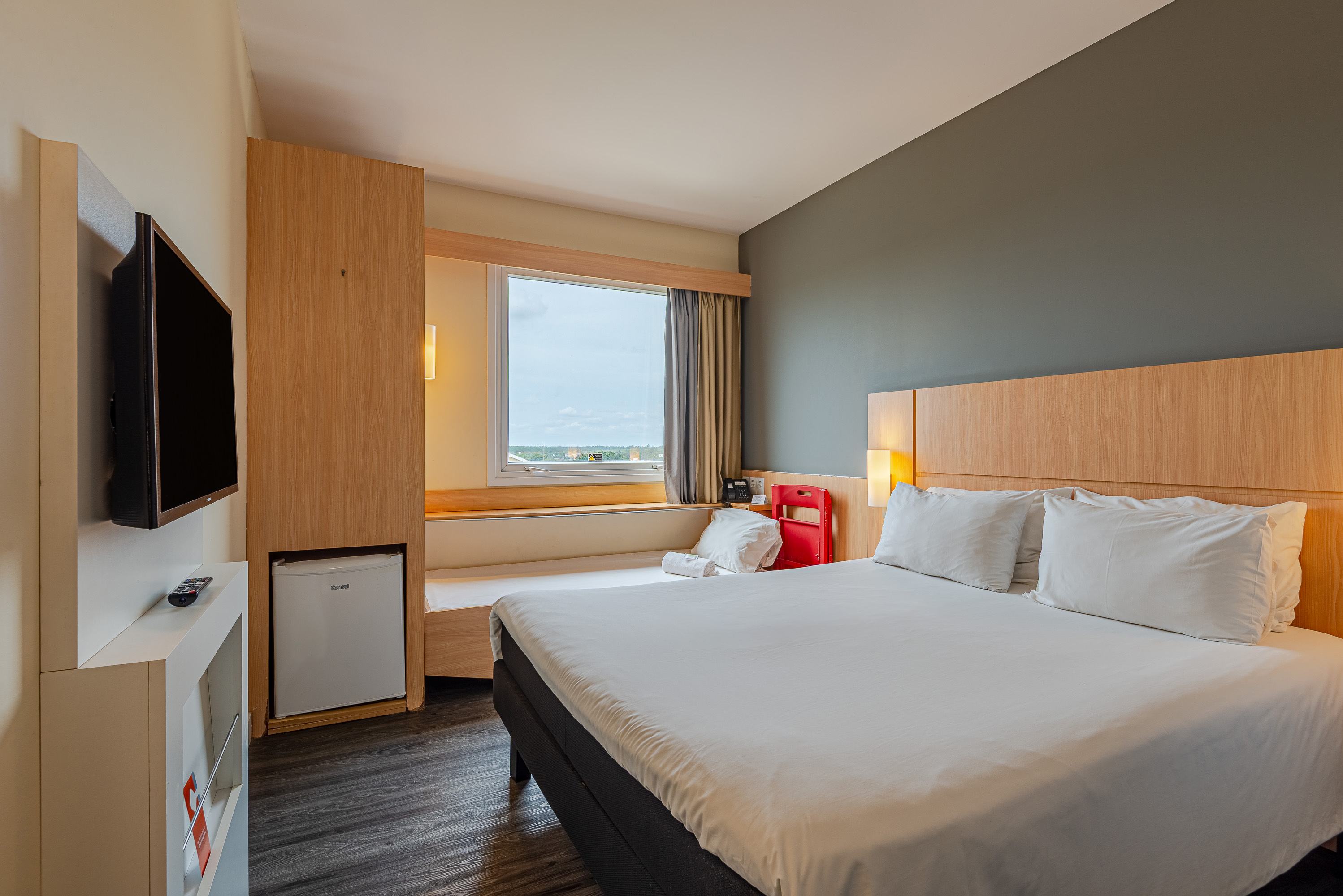 Double Queen Size Bed