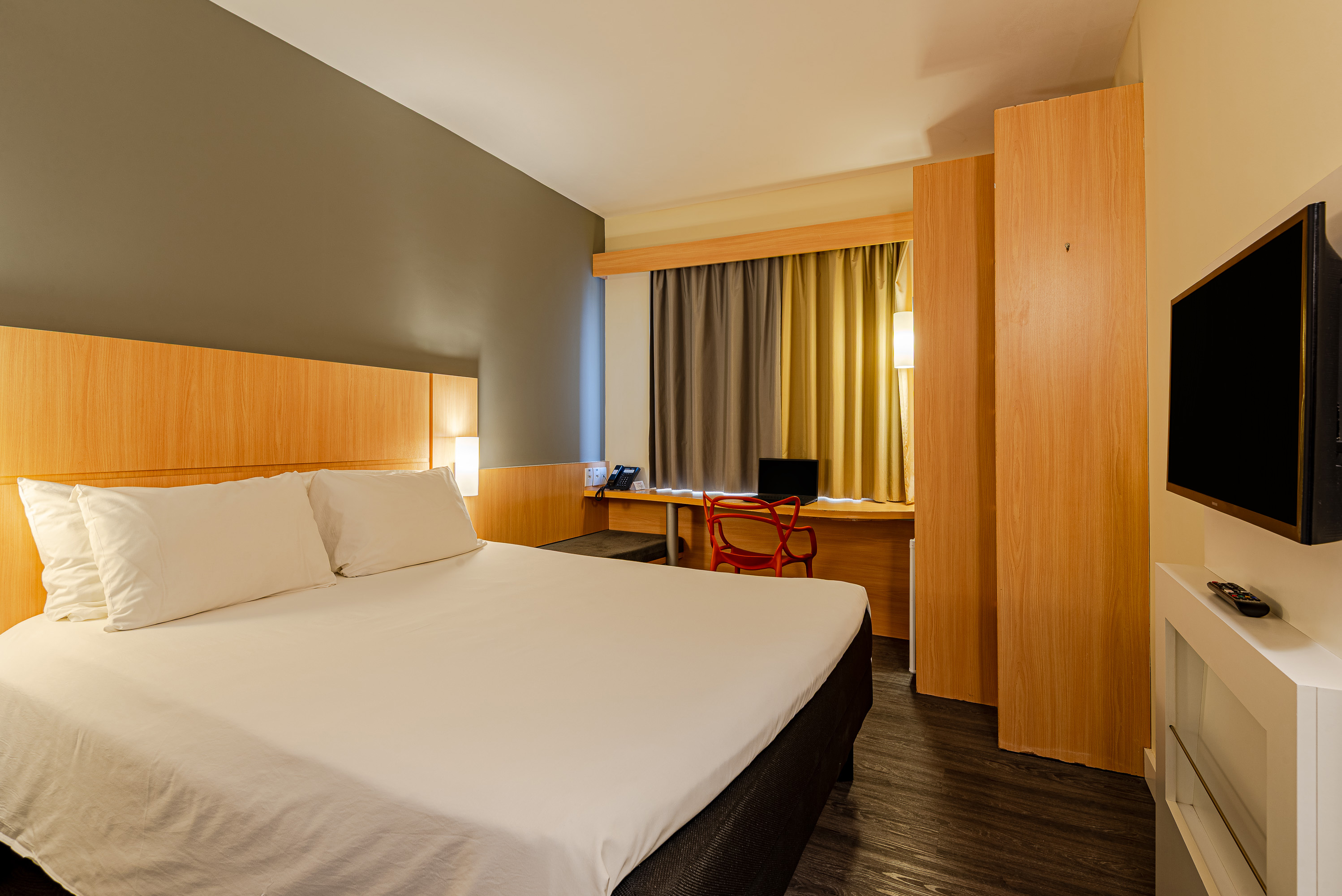 Double Queen Size Bed