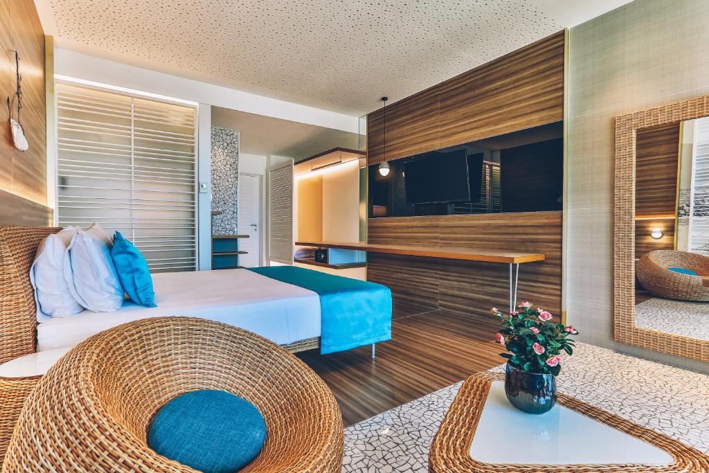 Double or Twin Deluxe Sea View with Balcony