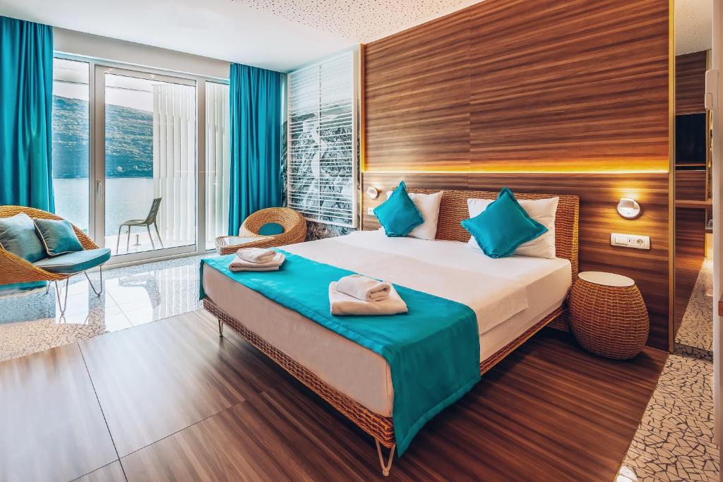 Double or Twin Deluxe Sea View