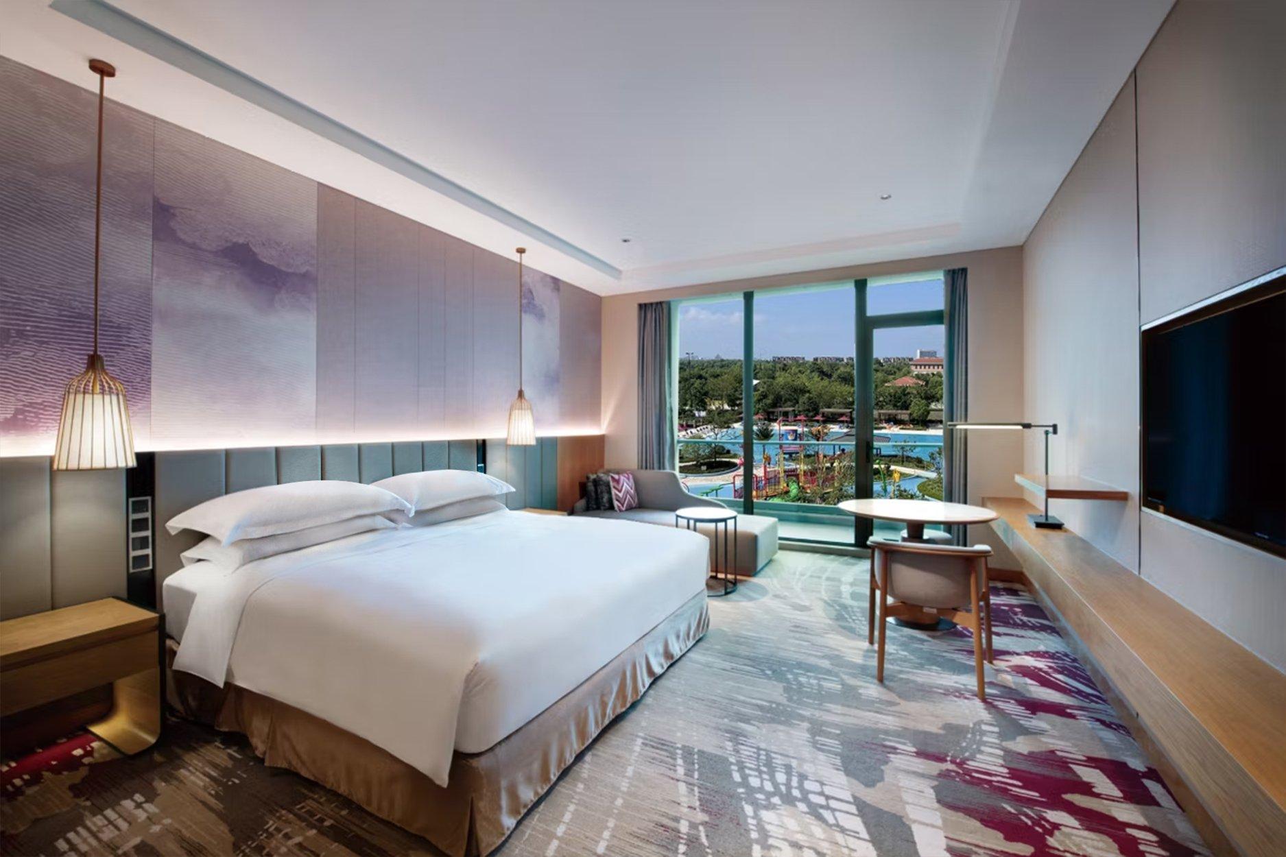 Double Pool View King Bed