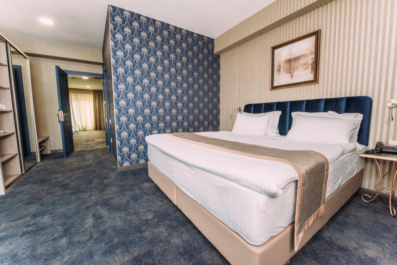 Double Deluxe King Bed