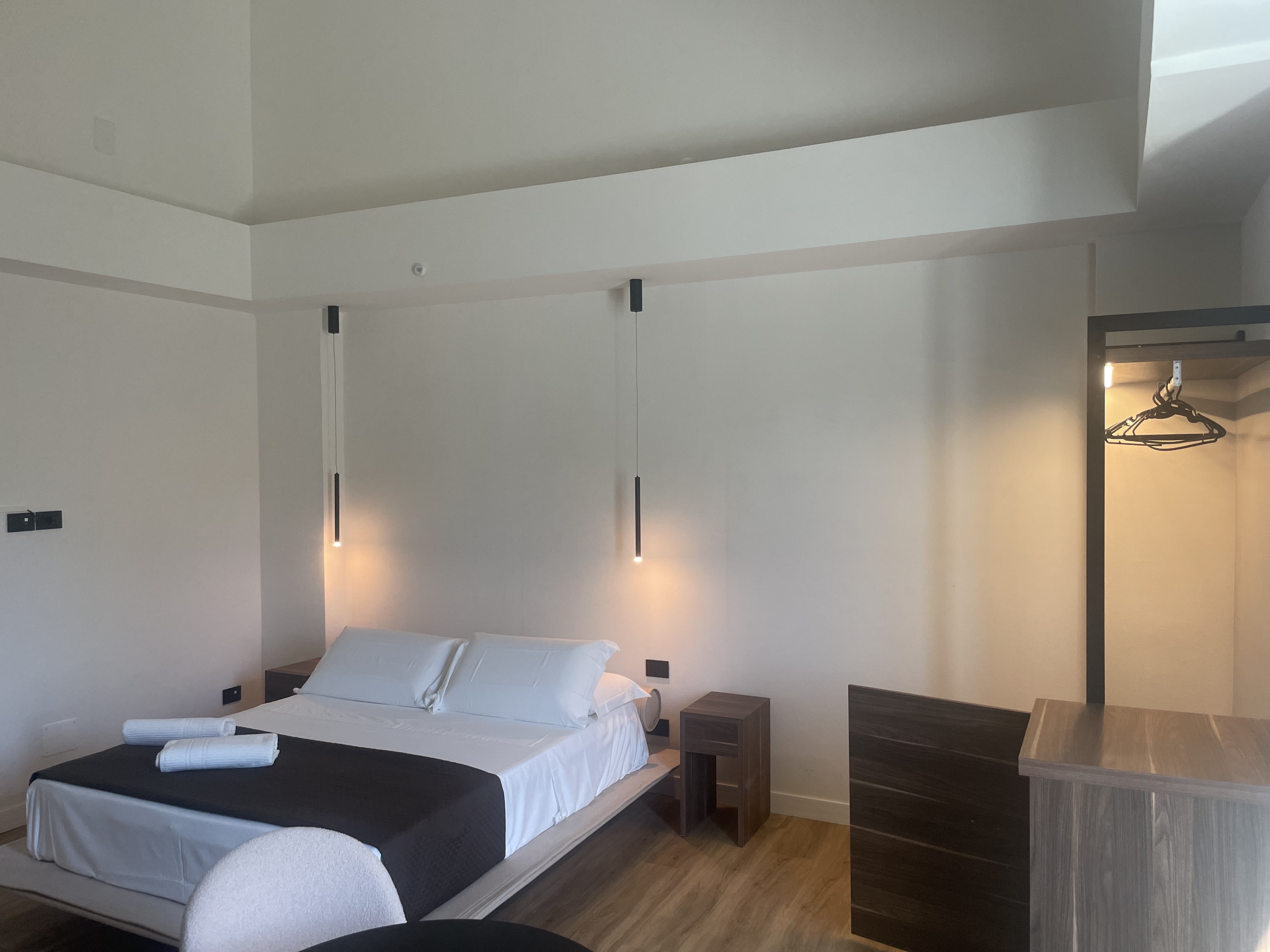 Double Deluxe One Bed