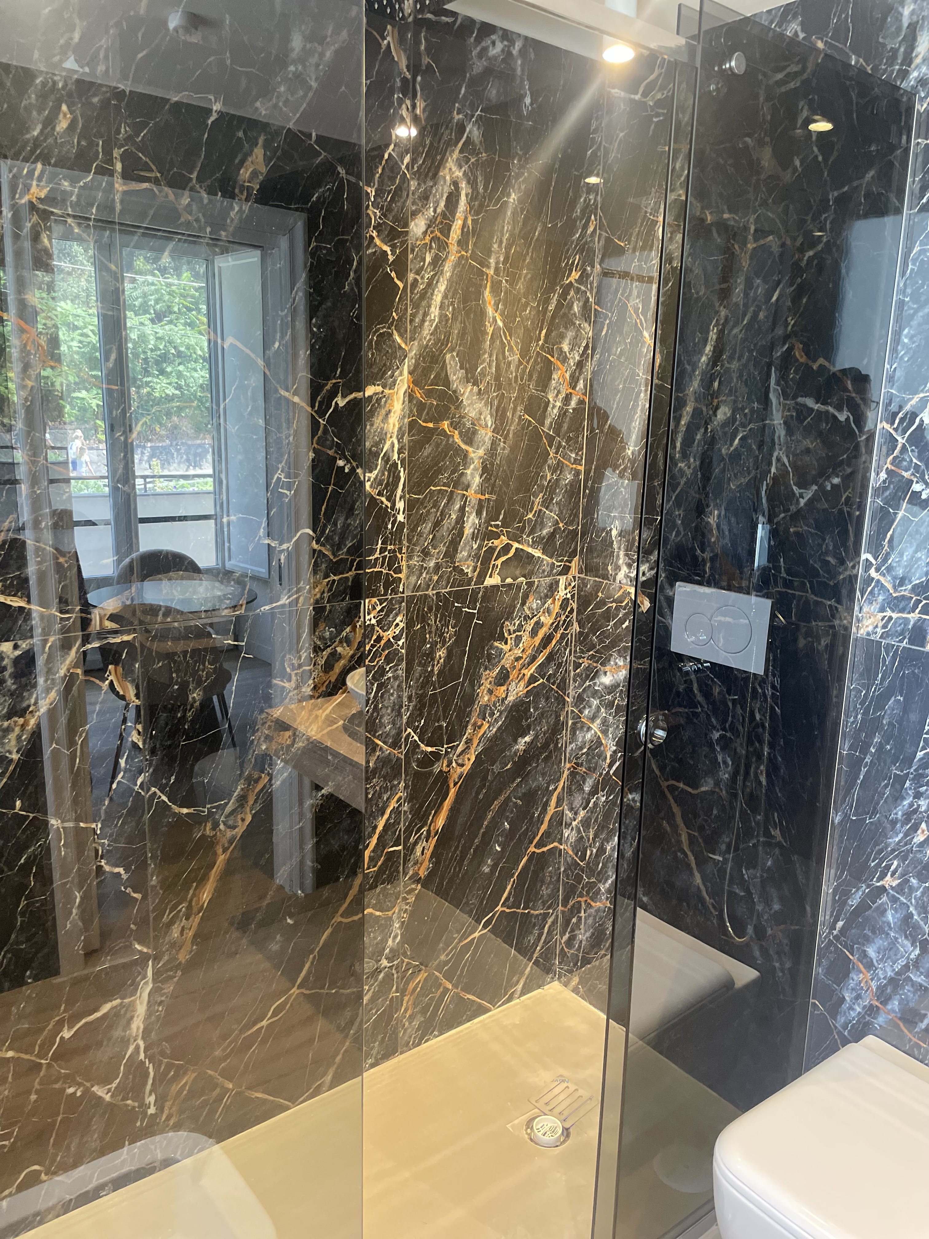 Double or Twin Deluxe One Bed