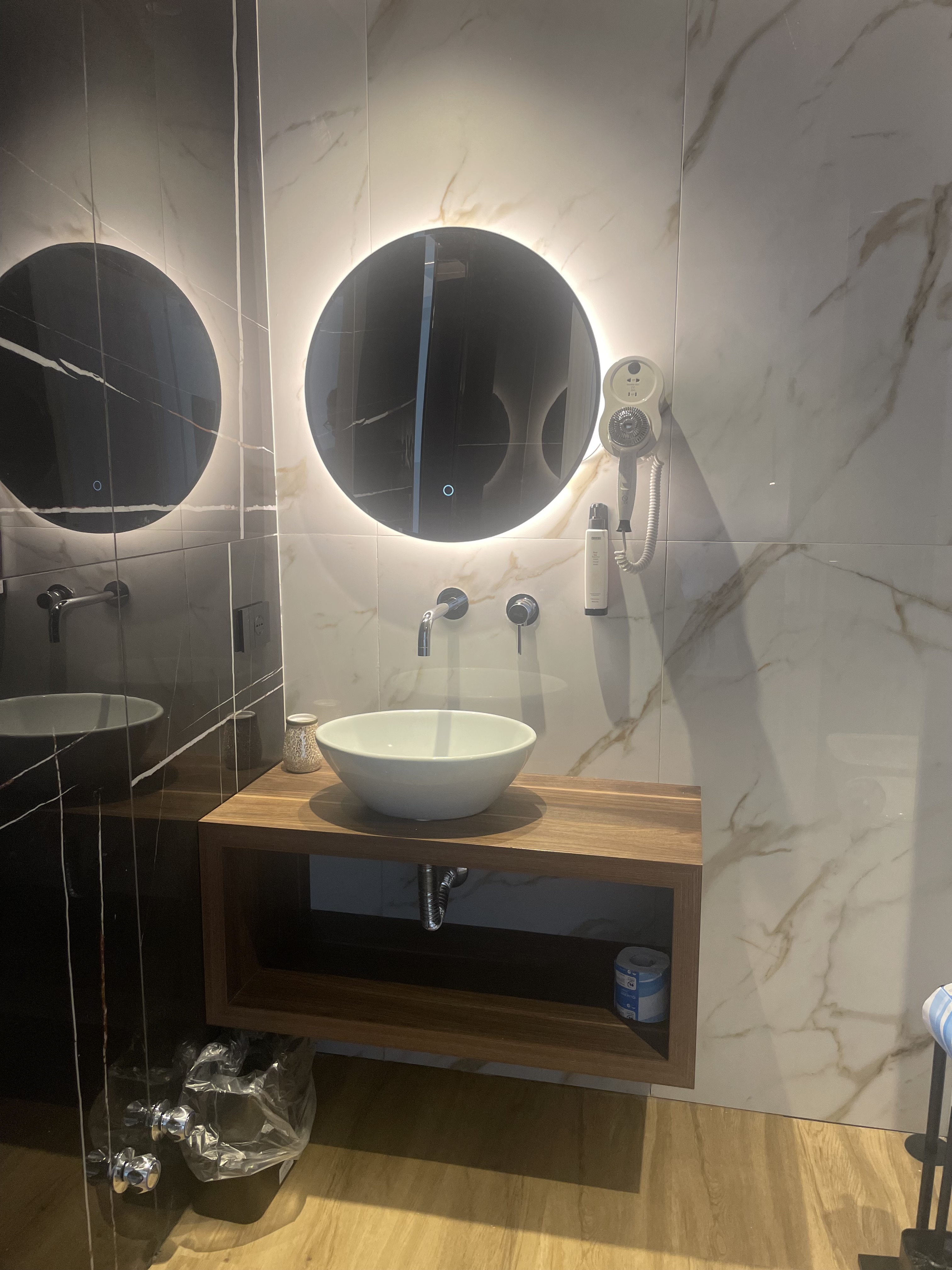 Double Deluxe One Bed