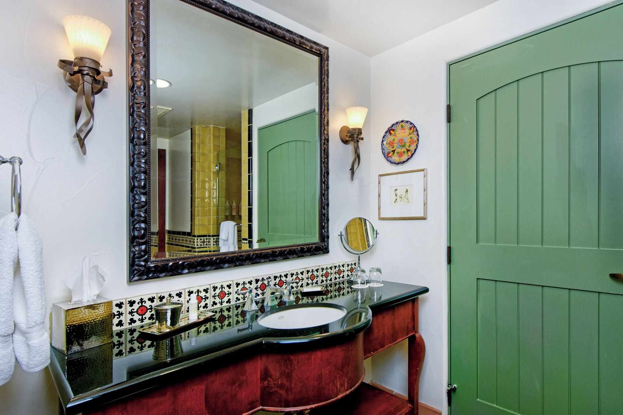 Suite Accessible King Size Bed