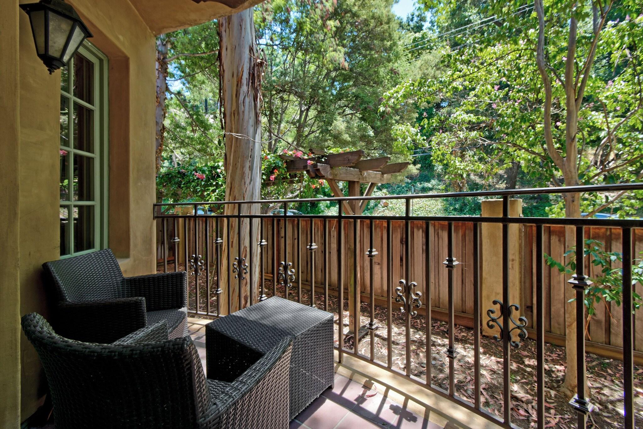 Suite Accessible King Size Bed