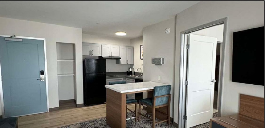 Suite Accessible King Size Bed