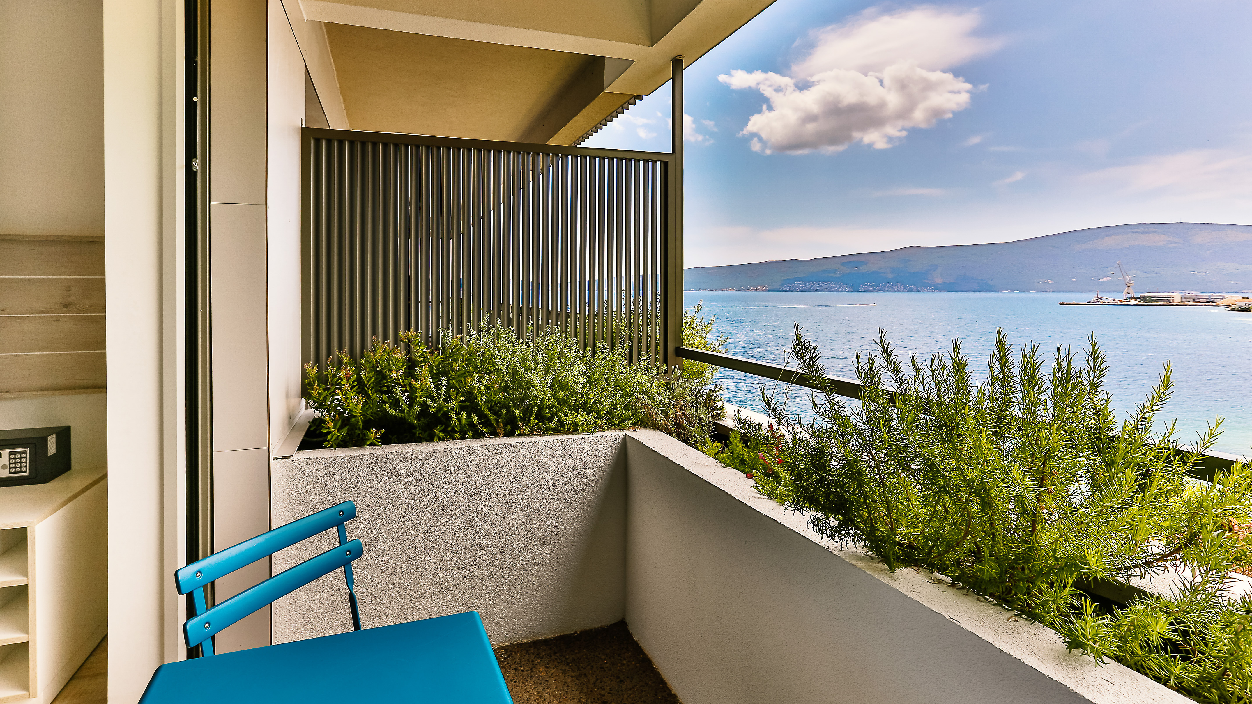 Double or Twin Side Sea View