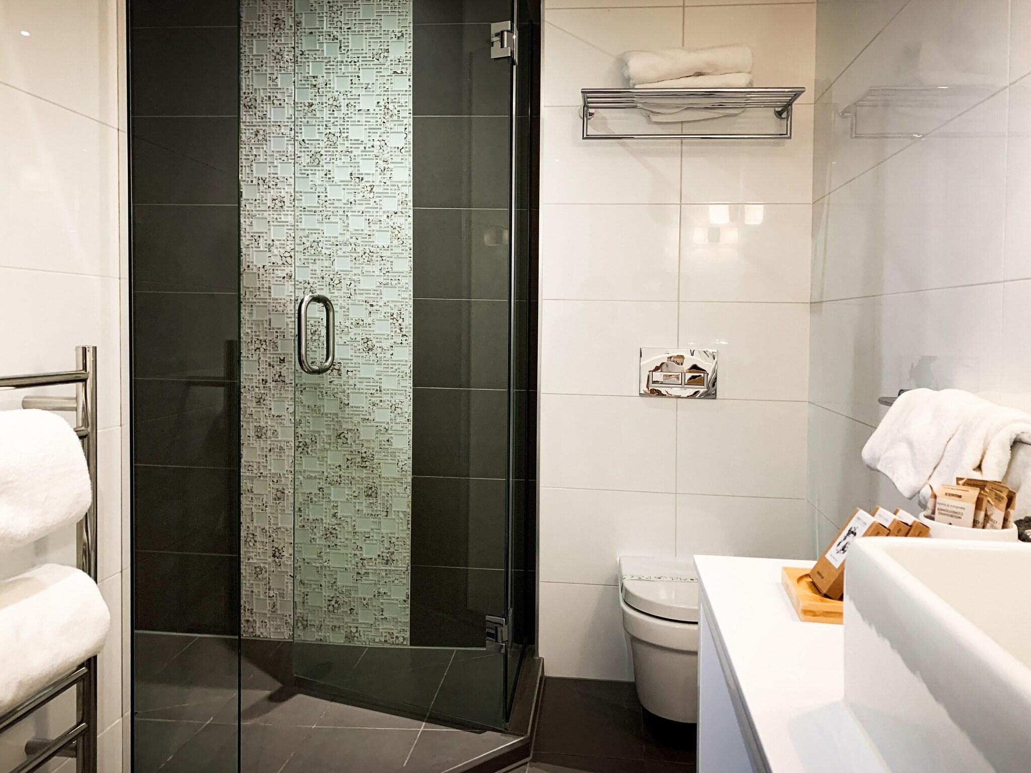 Apartment King Size Bed