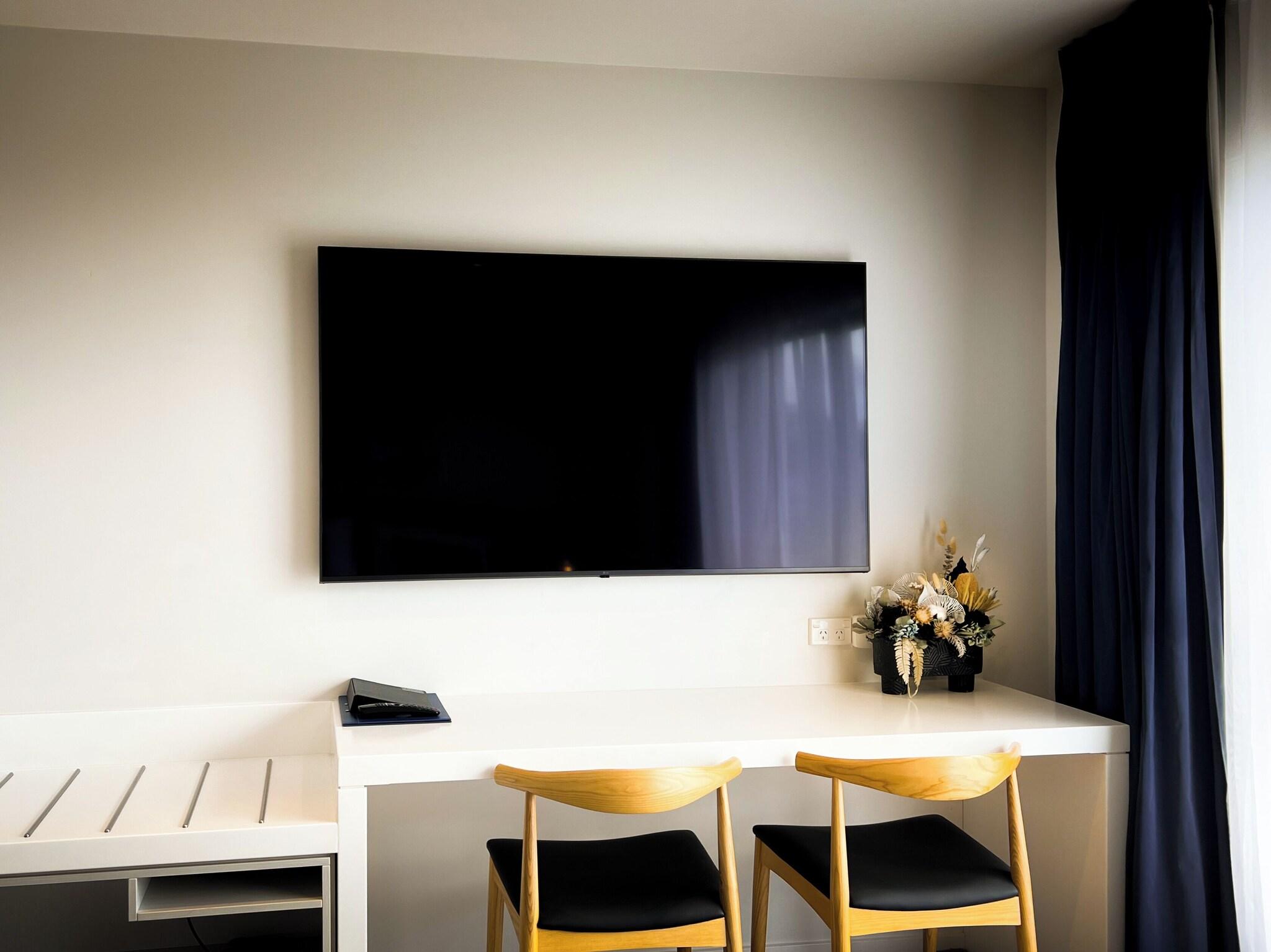 Studio King Size Bed