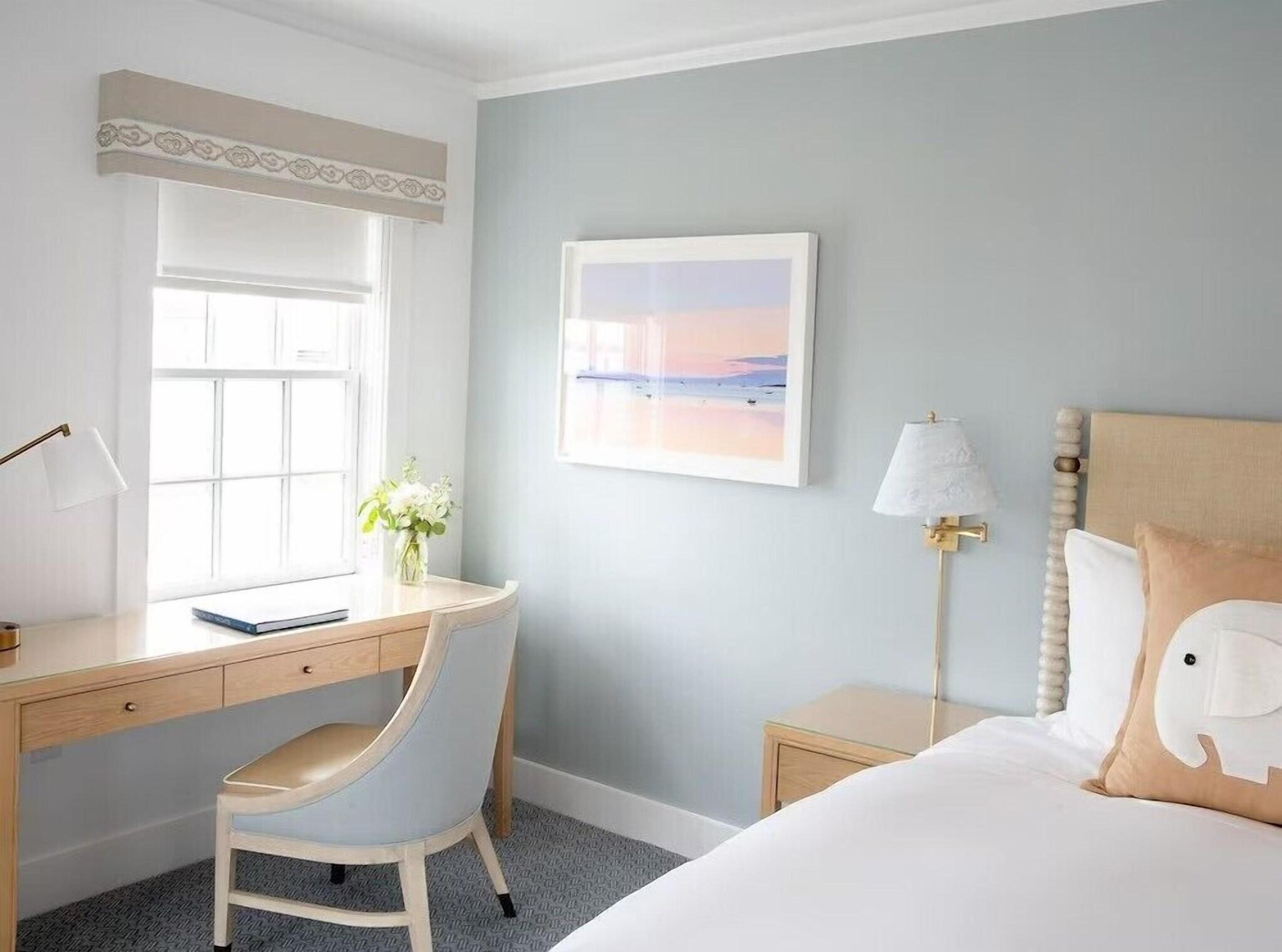 Suite Guest Room King Bed