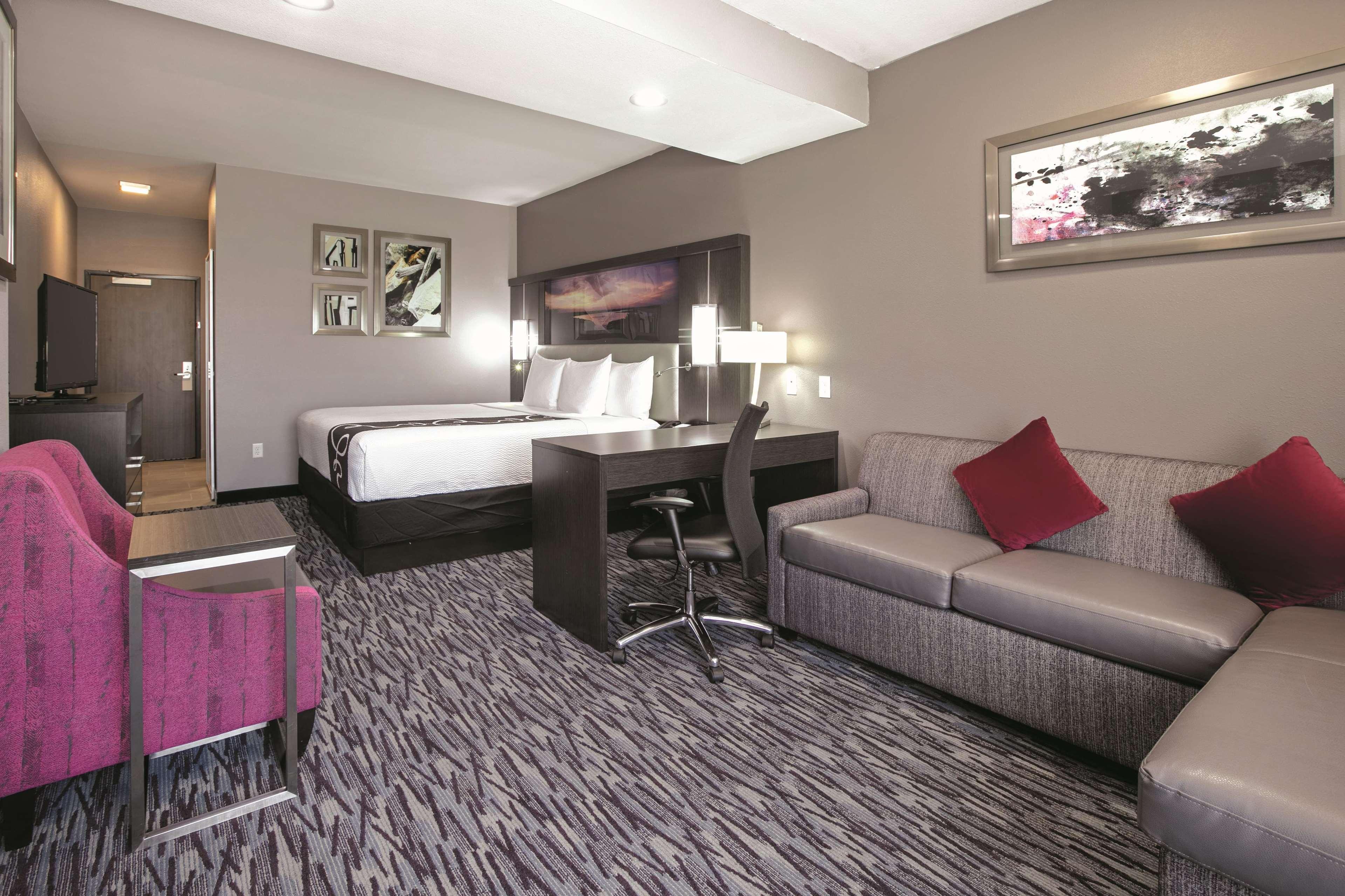 Suite Deluxe King Bed