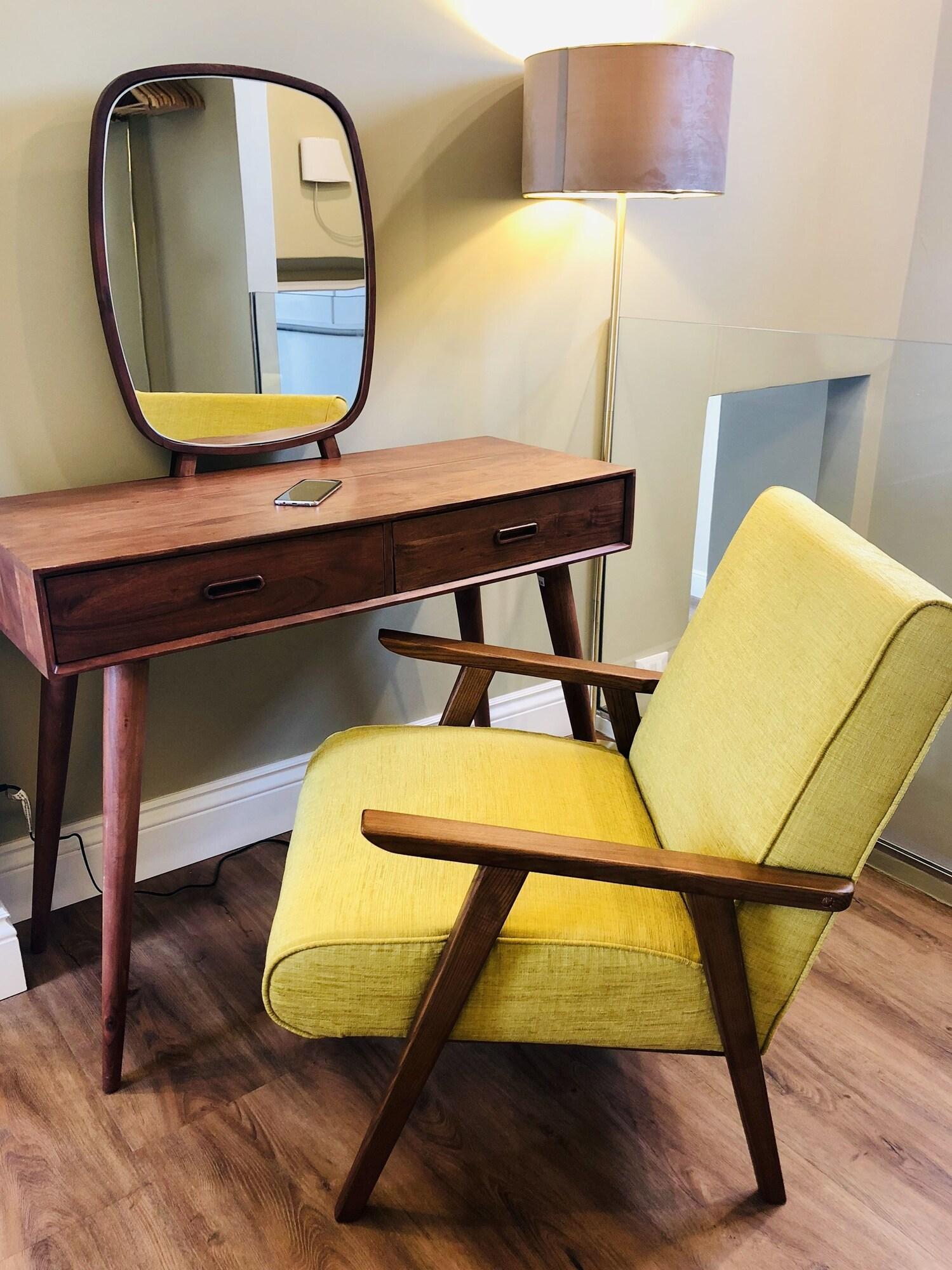 Junior Suite Queen Size Bed